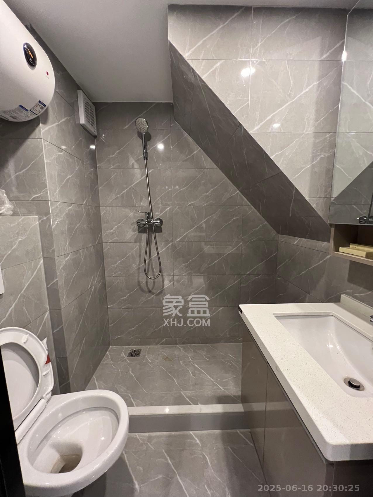 中一鲲出（鲲鹏府）  1室0厅0卫    2800.0元/月