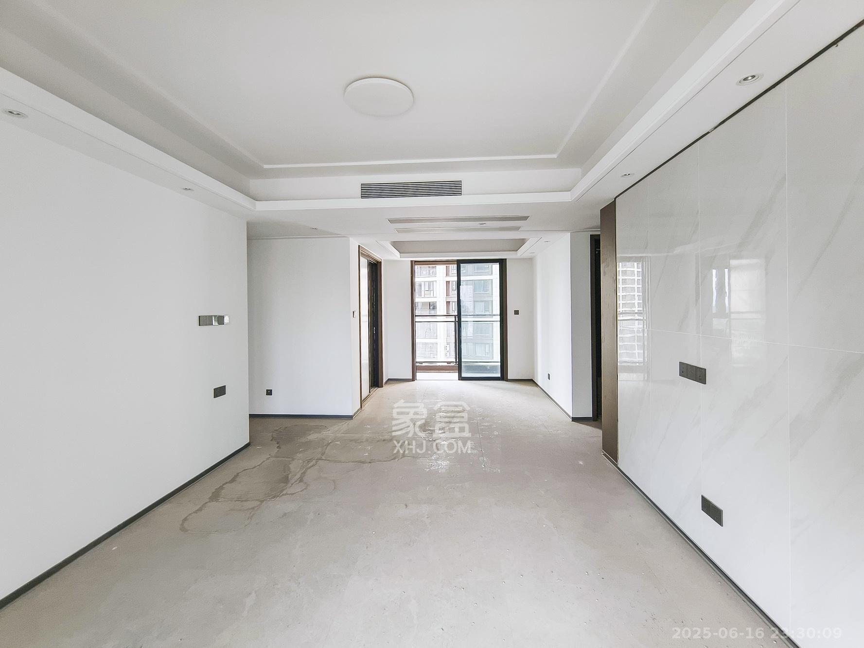 荣盛锦绣学府 4室2厅2卫 96.0万 荣盛锦绣学府 4室2厅2卫 96.0万客厅