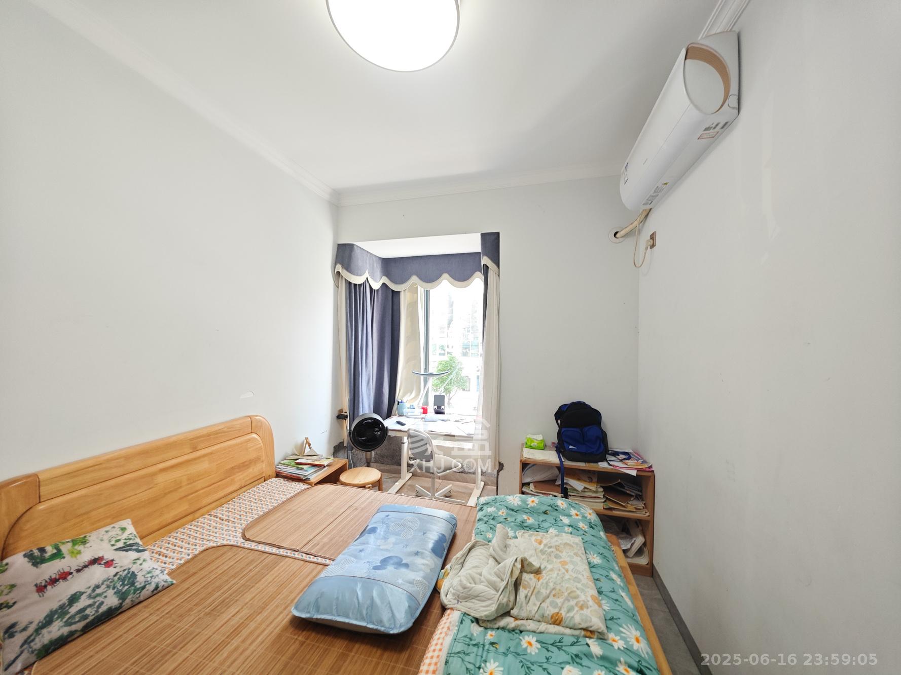 中建嘉和城  4室2厅2卫   125.00万卧室