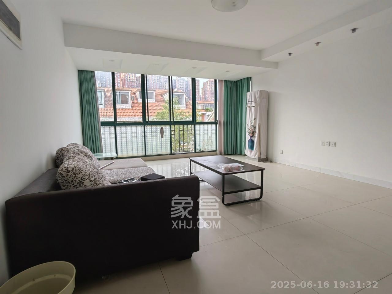 东方新城  5室2厅2卫    1000.0元/月室内图