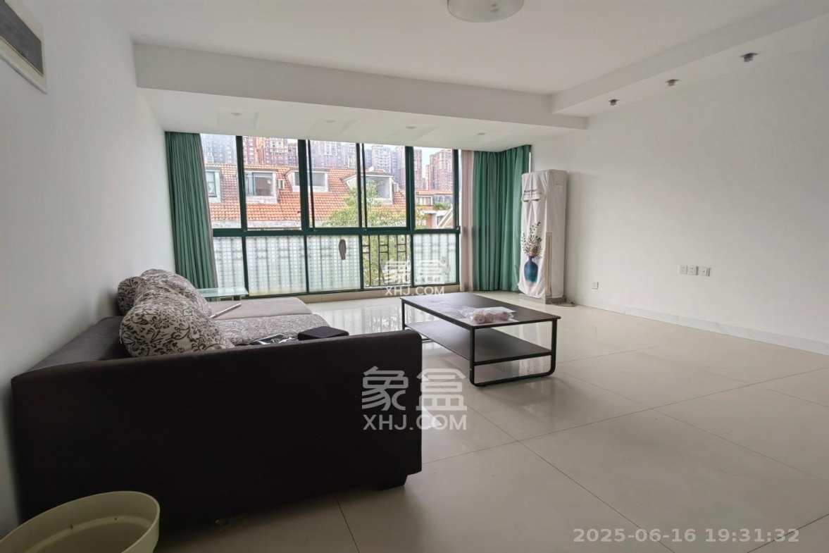 东方新城  5室2厅2卫    1000.0元/月 东方新城  5室2厅2卫    1000.0元/月室内图