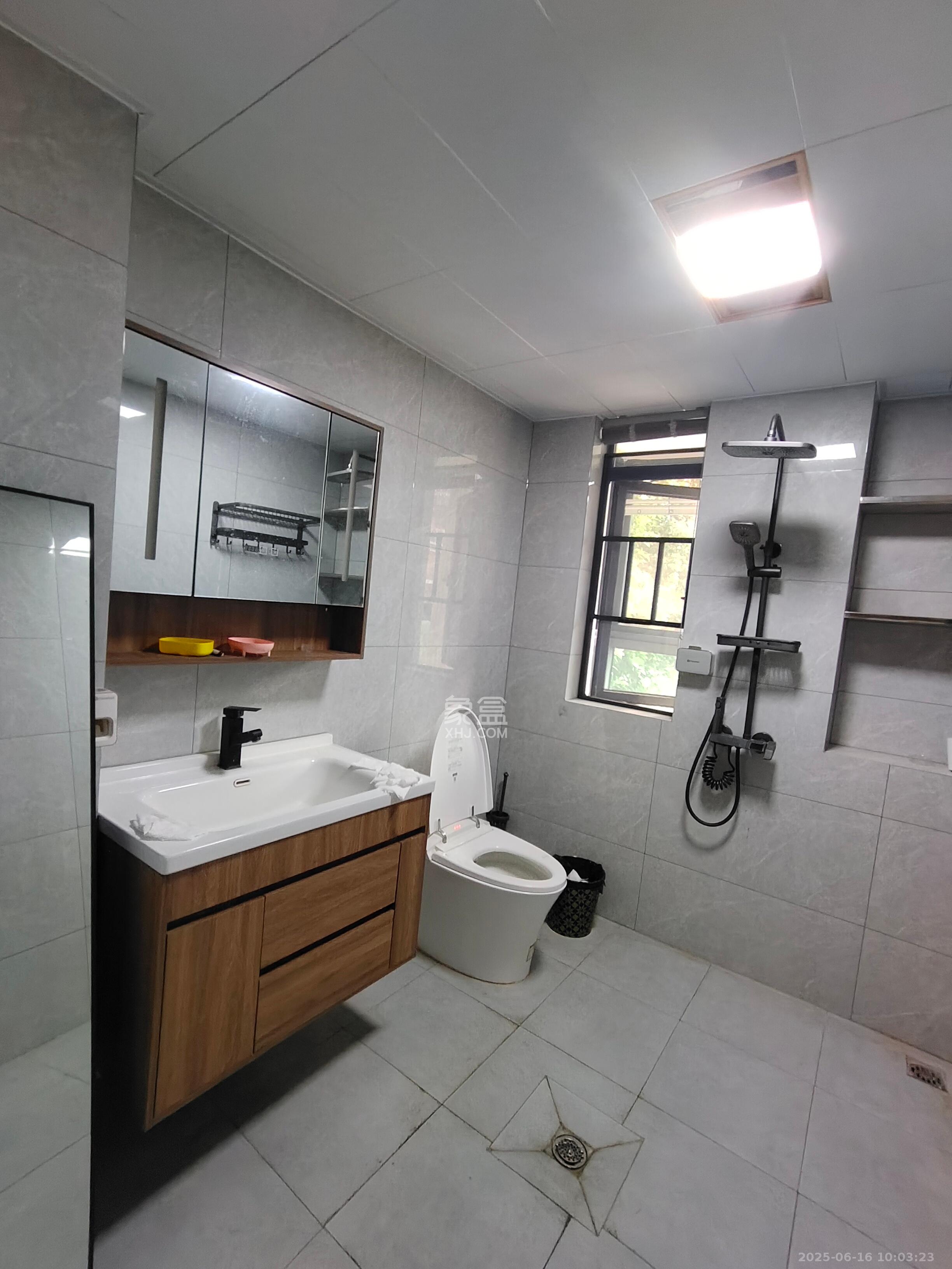 福天星中心(福天星雅苑) 4室2厅2卫 4500.0元/月 福天星中心(福天星雅苑) 4室2厅2卫 4500.0元/月室内图