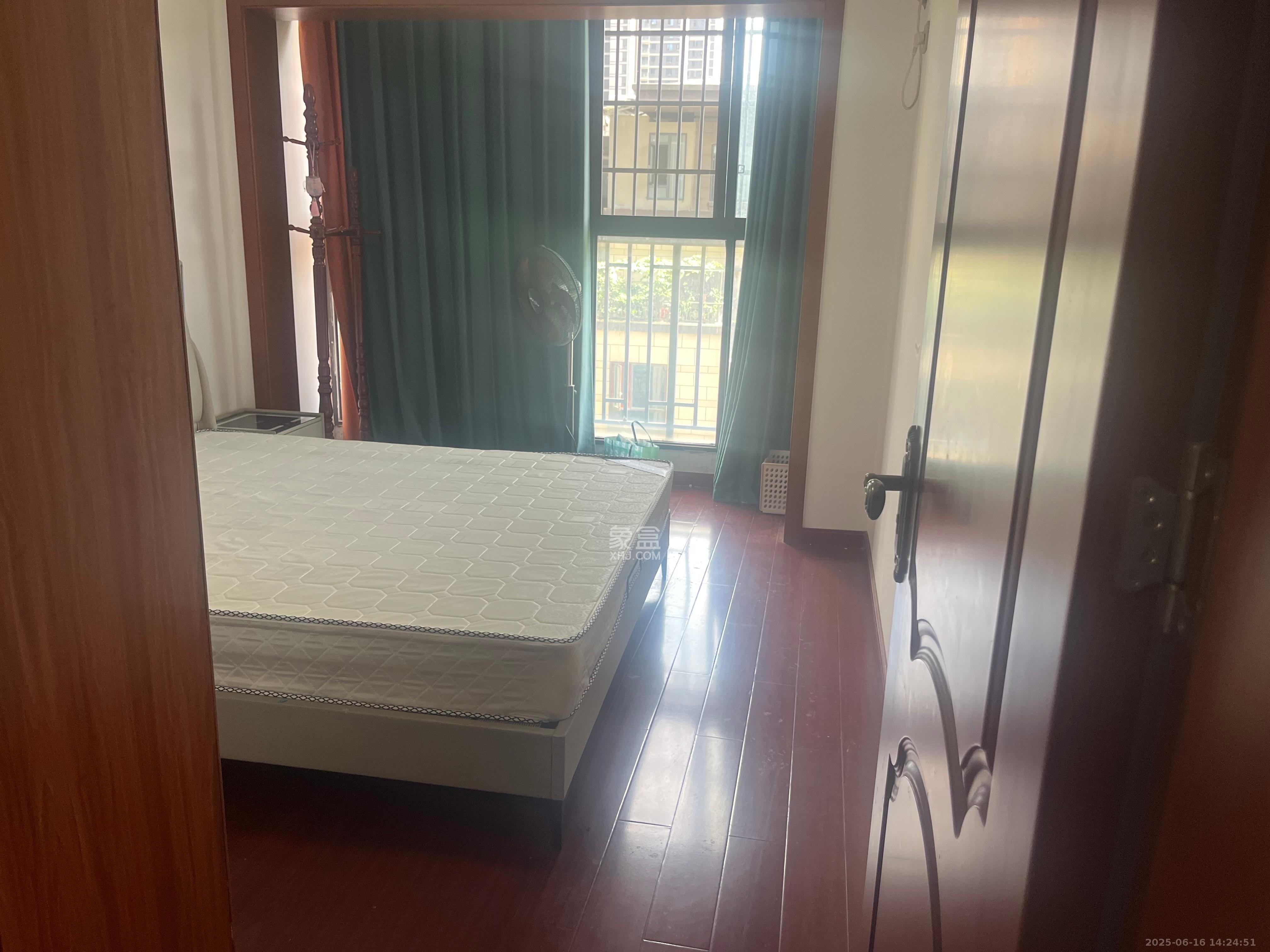 绿地之窗  3室2厅1卫   2200.00元/月室内图