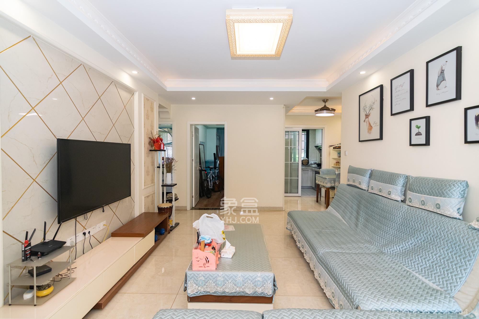 新城国际花都 3室2厅1卫 56.0万 新城国际花都 3室2厅1卫 56.0万客厅