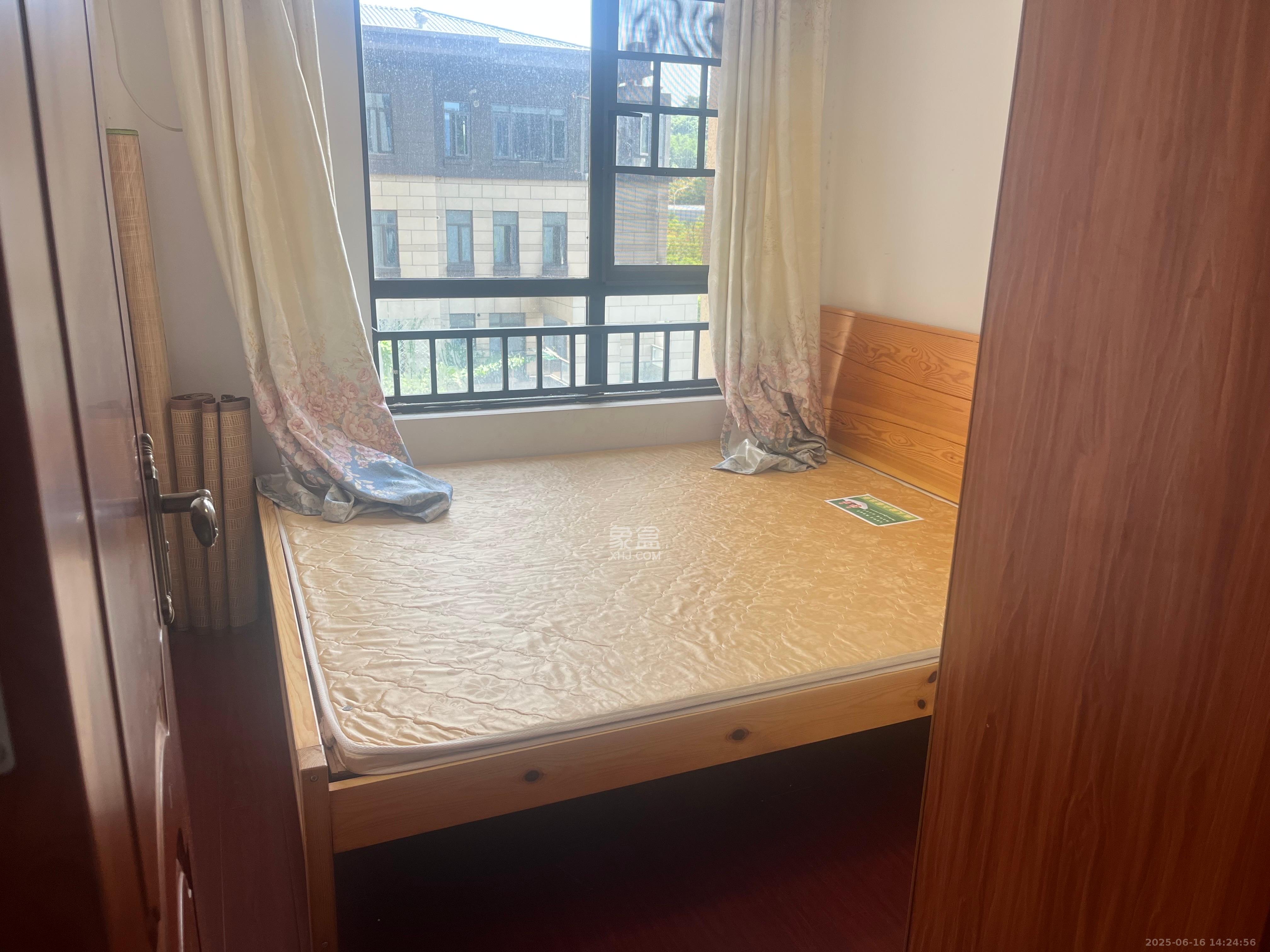 绿地之窗  3室2厅1卫   2200.00元/月室内图