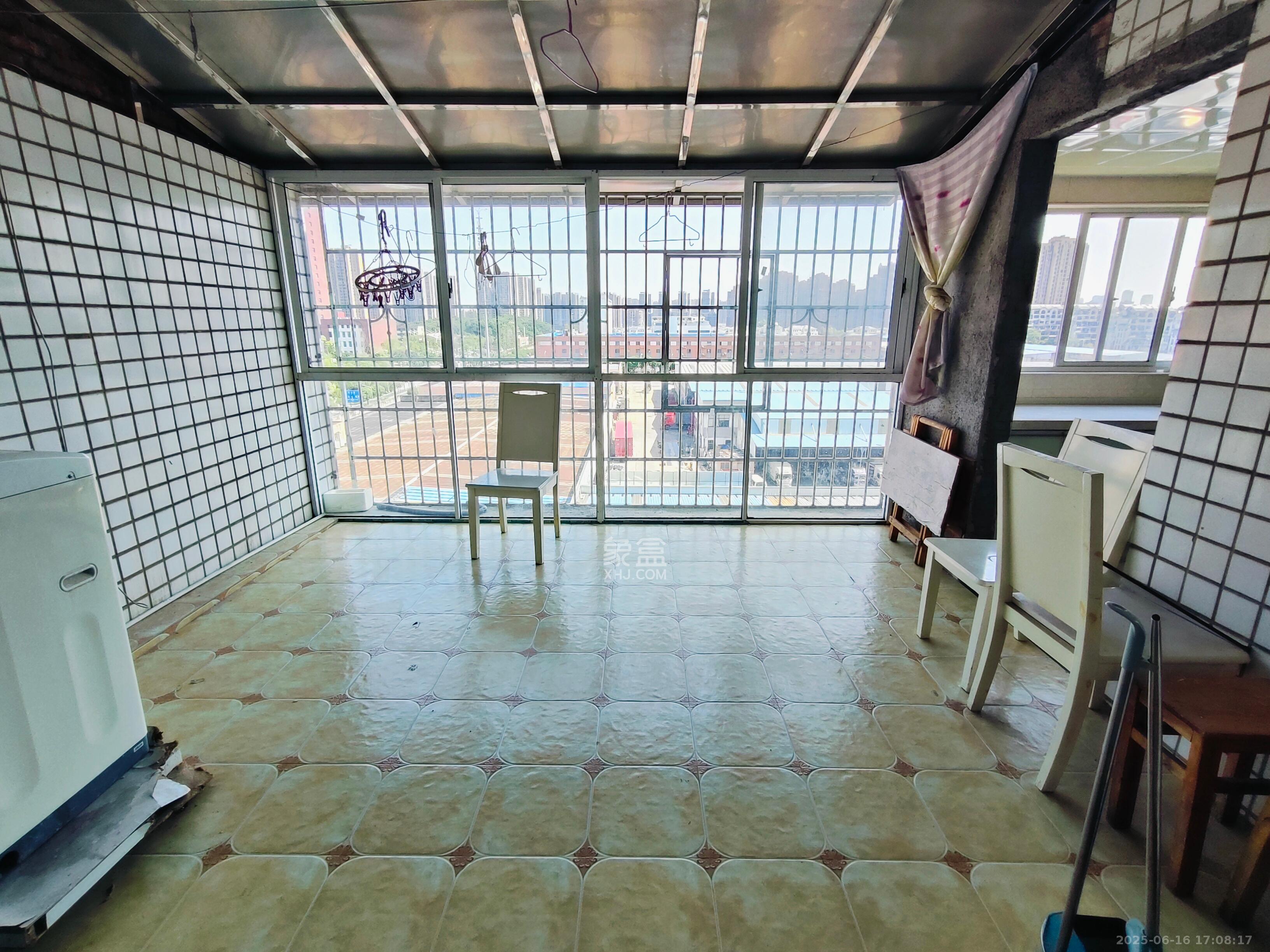 湘绣城  3室2厅1卫    1400.0元/月 湘绣城  3室2厅1卫    1400.0元/月室内图