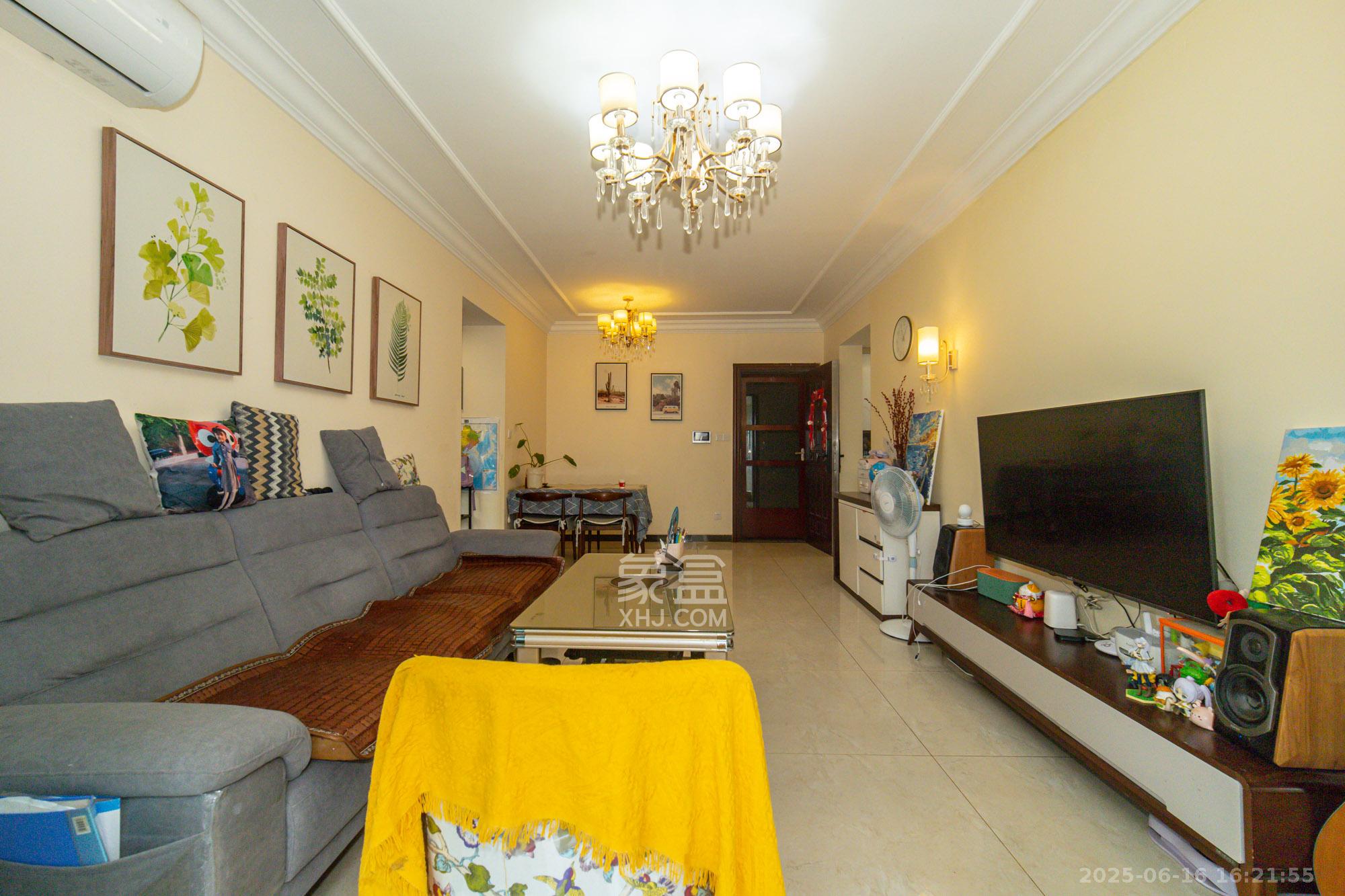 恒大翡翠华庭 3室2厅1卫 85.0万 恒大翡翠华庭 3室2厅1卫 85.0万客厅