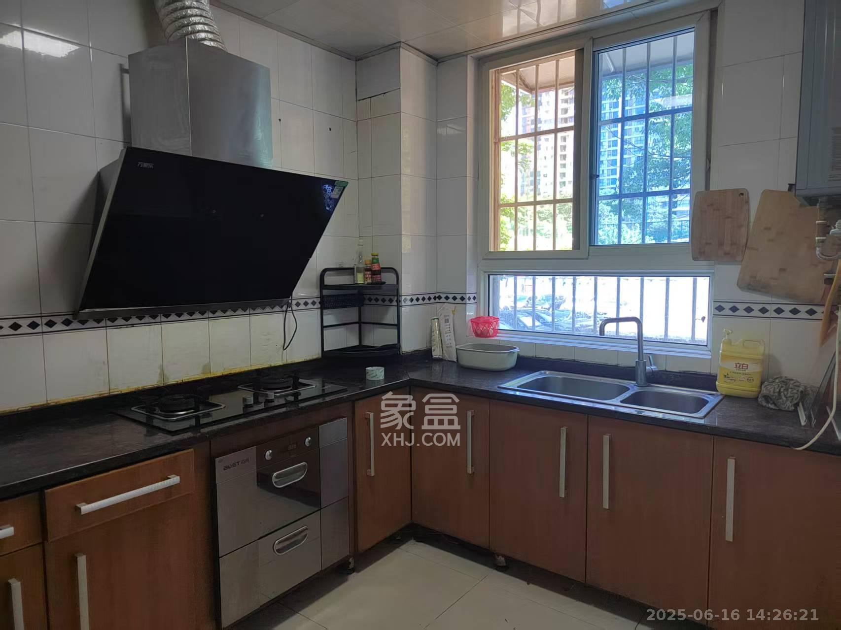 公交金盆小区 3室2厅2卫 2000.0元/月 公交金盆小区 3室2厅2卫 2000.0元/月室内图