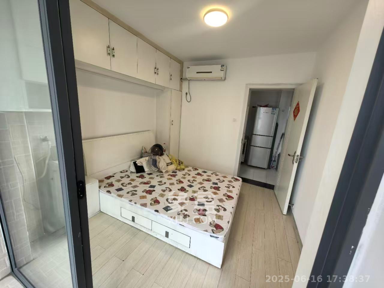 西子花苑  1室2厅1卫   2200.00元/月