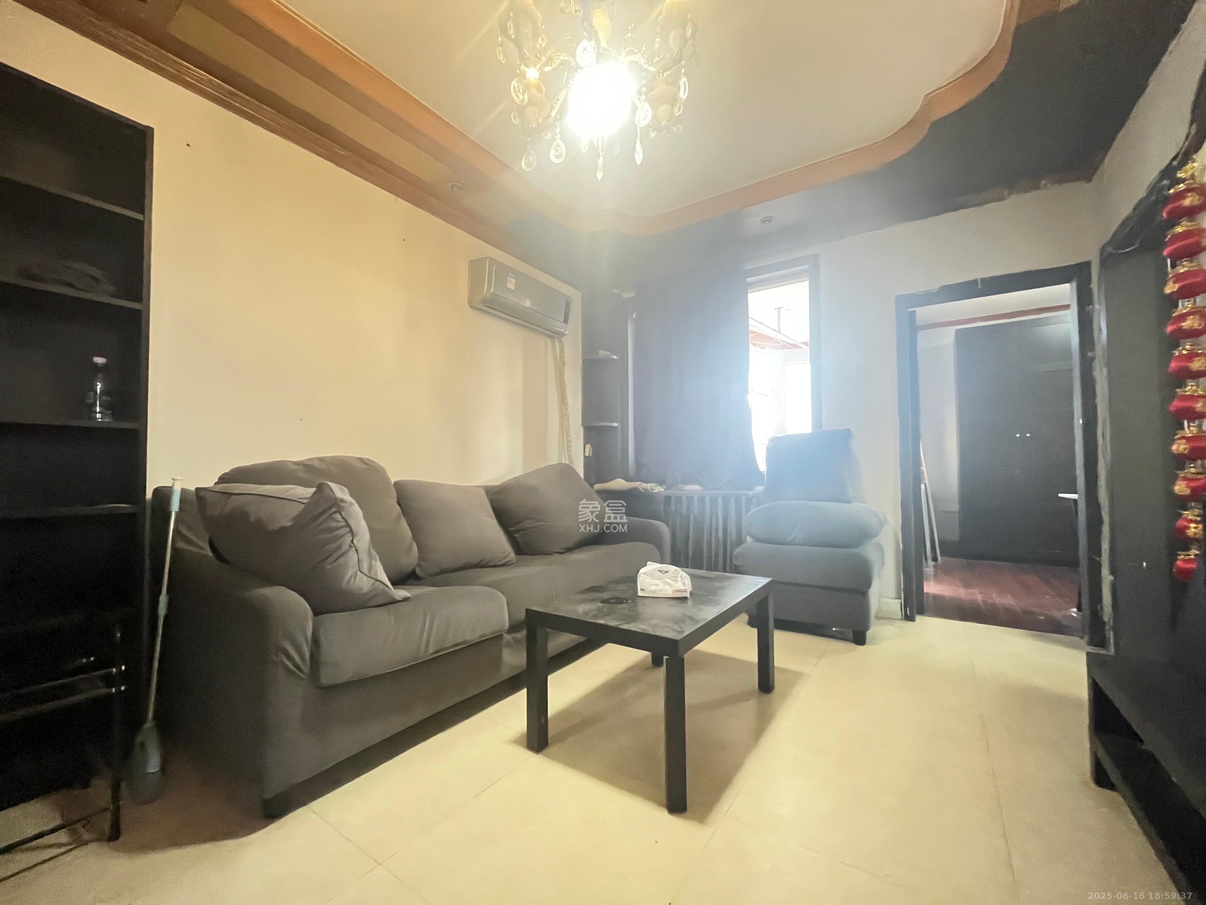 省政府机关梓园住宅区 3室2厅1卫 2700.0元/月 省政府机关梓园住宅区 3室2厅1卫 2700.0元/月室内图