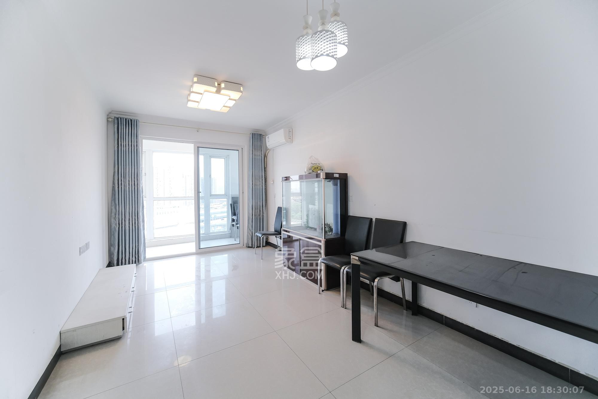 荣盛花语城 2室2厅1卫 50.0万 荣盛花语城 2室2厅1卫 50.0万客厅