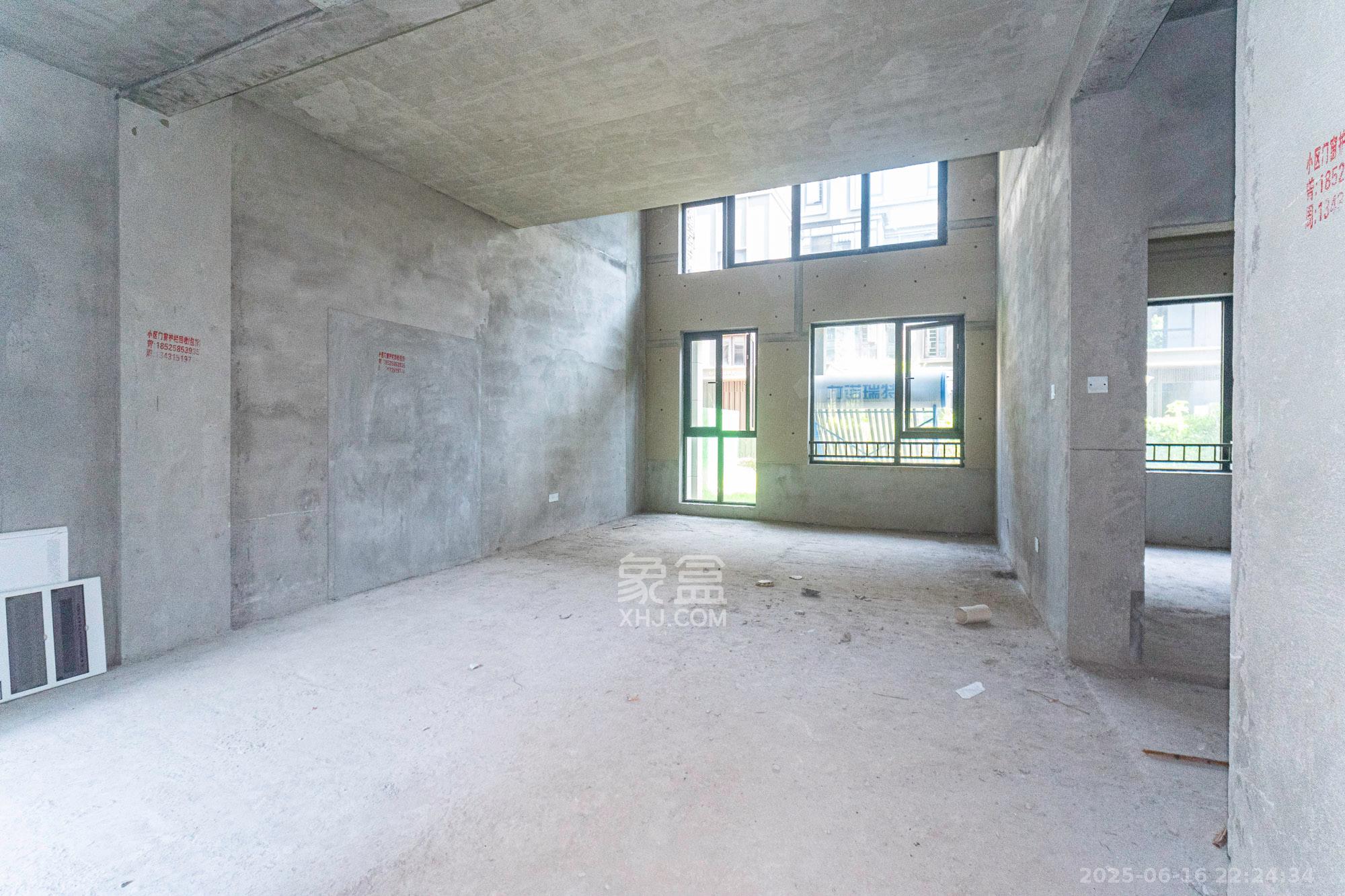 东原麓印长江C区  5室2厅3卫    280.0万室内图1