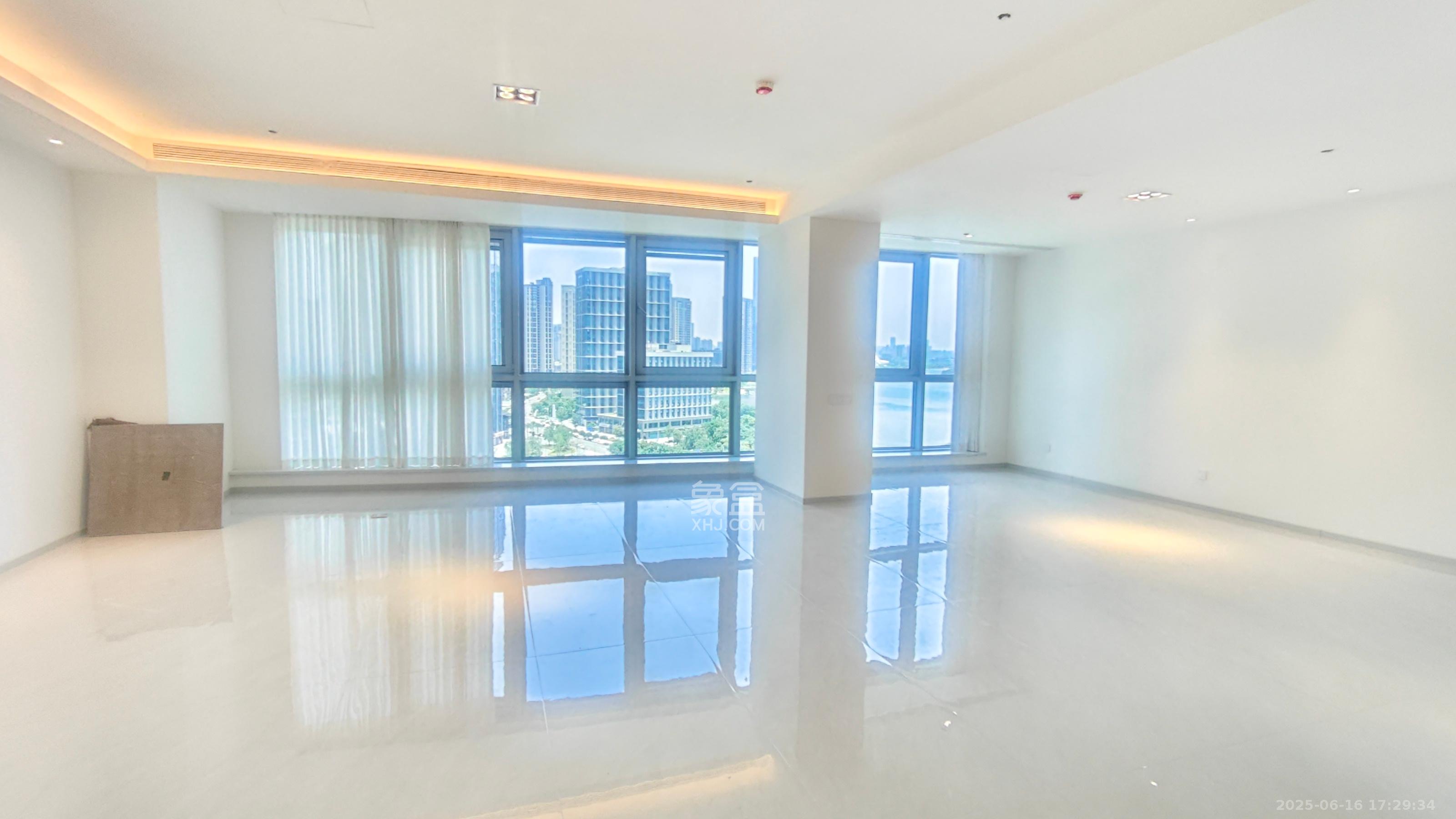 正荣梅溪紫阙台  5室2厅3卫    10000.0元/月室内图