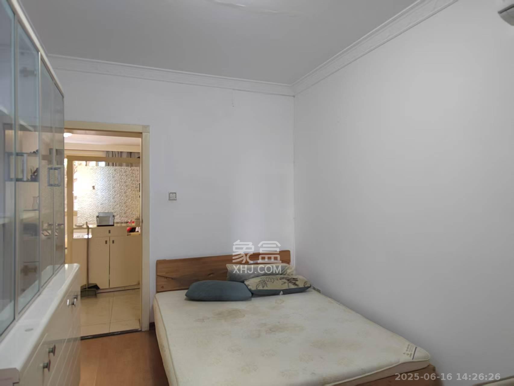 公交金盆小区  3室2厅2卫    2000.0元/月室内图