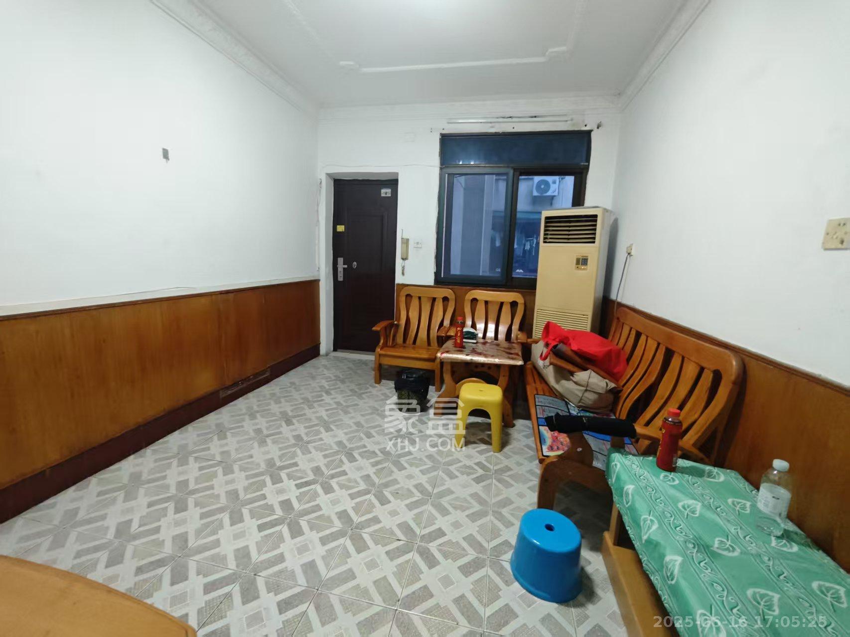 高压开关厂宿舍  2室1厅1卫    1200.0元/月 高压开关厂宿舍  2室1厅1卫    1200.0元/月室内图