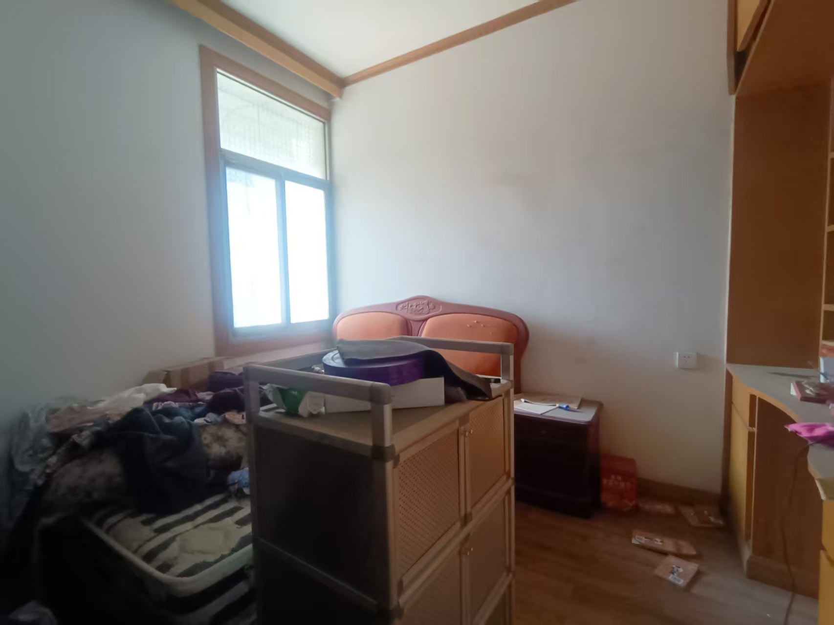 桃花仑办事处康富路社区 4室2厅2卫 36.0万 桃花仑办事处康富路社区 4室2厅2卫 36.0万室内图