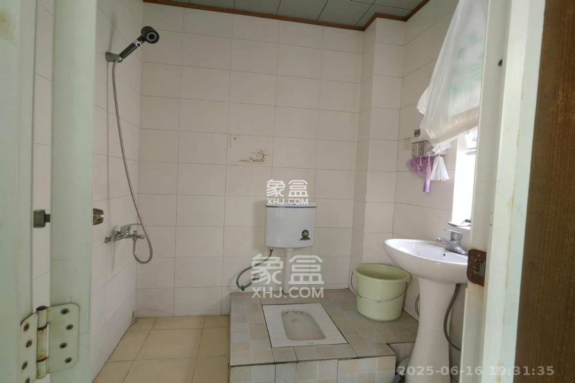 东方新城  5室2厅2卫    1000.0元/月 东方新城  5室2厅2卫    1000.0元/月室内图