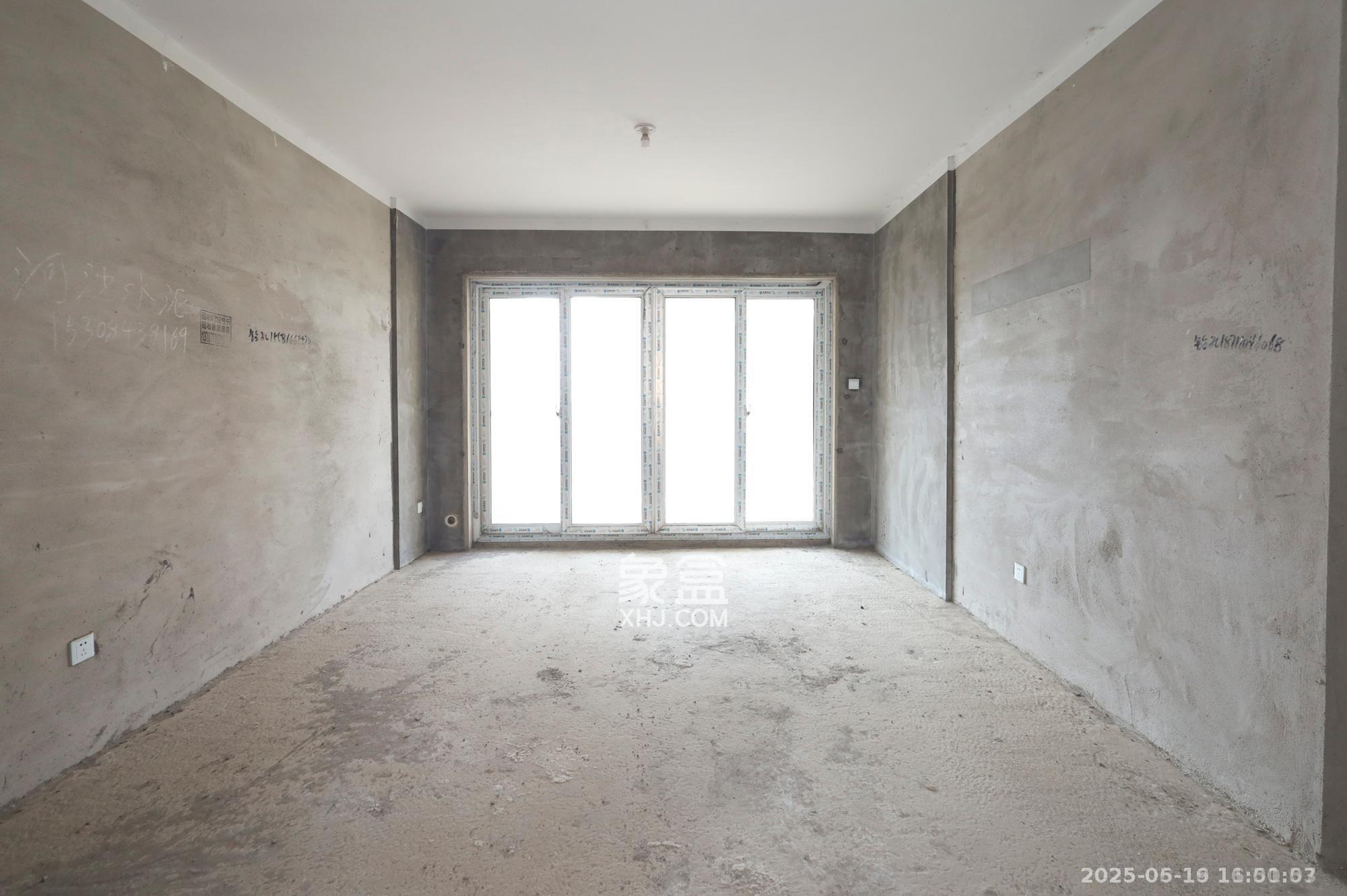 湘诚德峰小区A区  3室2厅2卫    1500.0元/月 湘诚德峰小区A区  3室2厅2卫    1500.0元/月