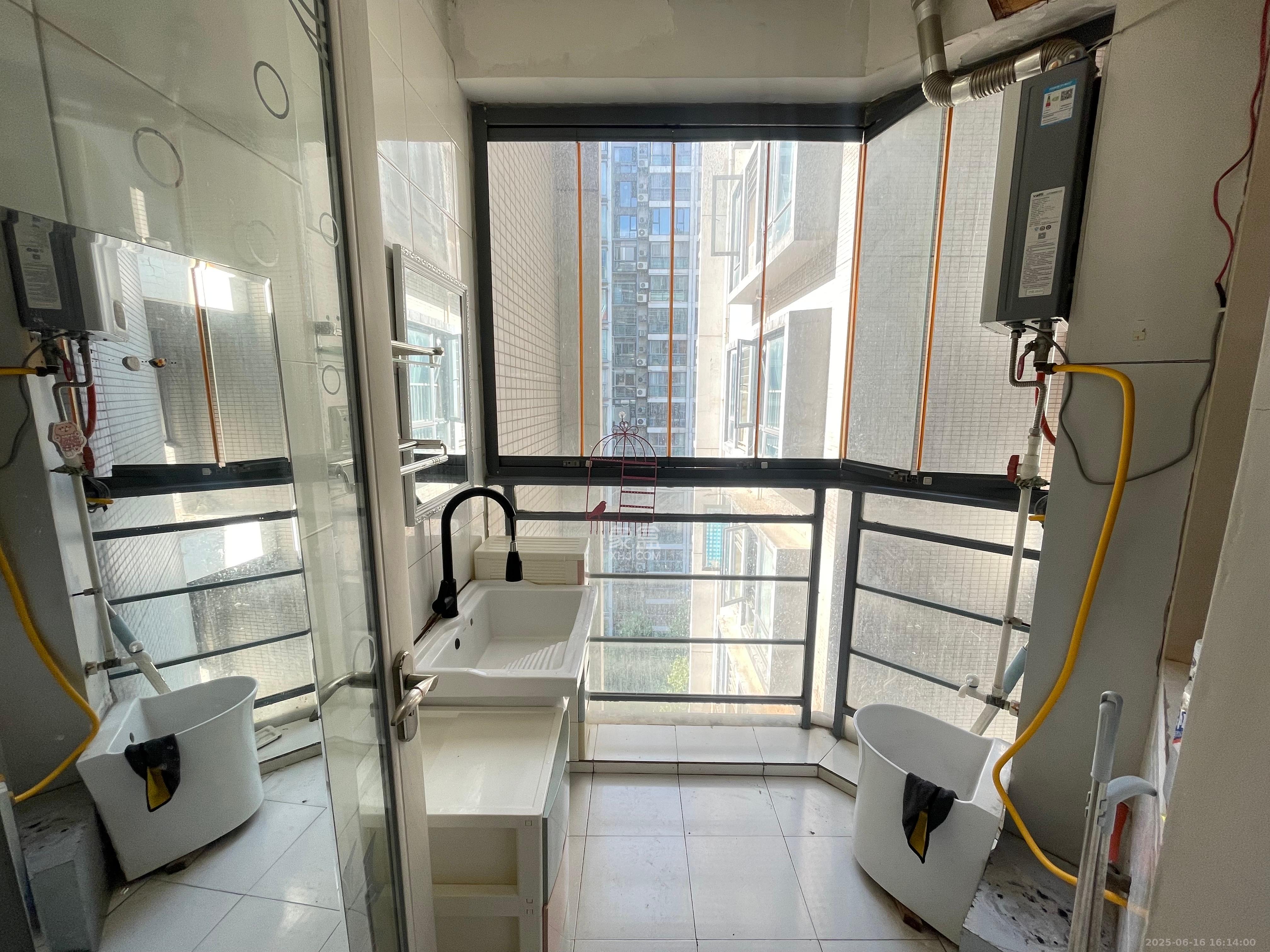 银港水晶城  2室1厅1卫   2400.00元/月室内图