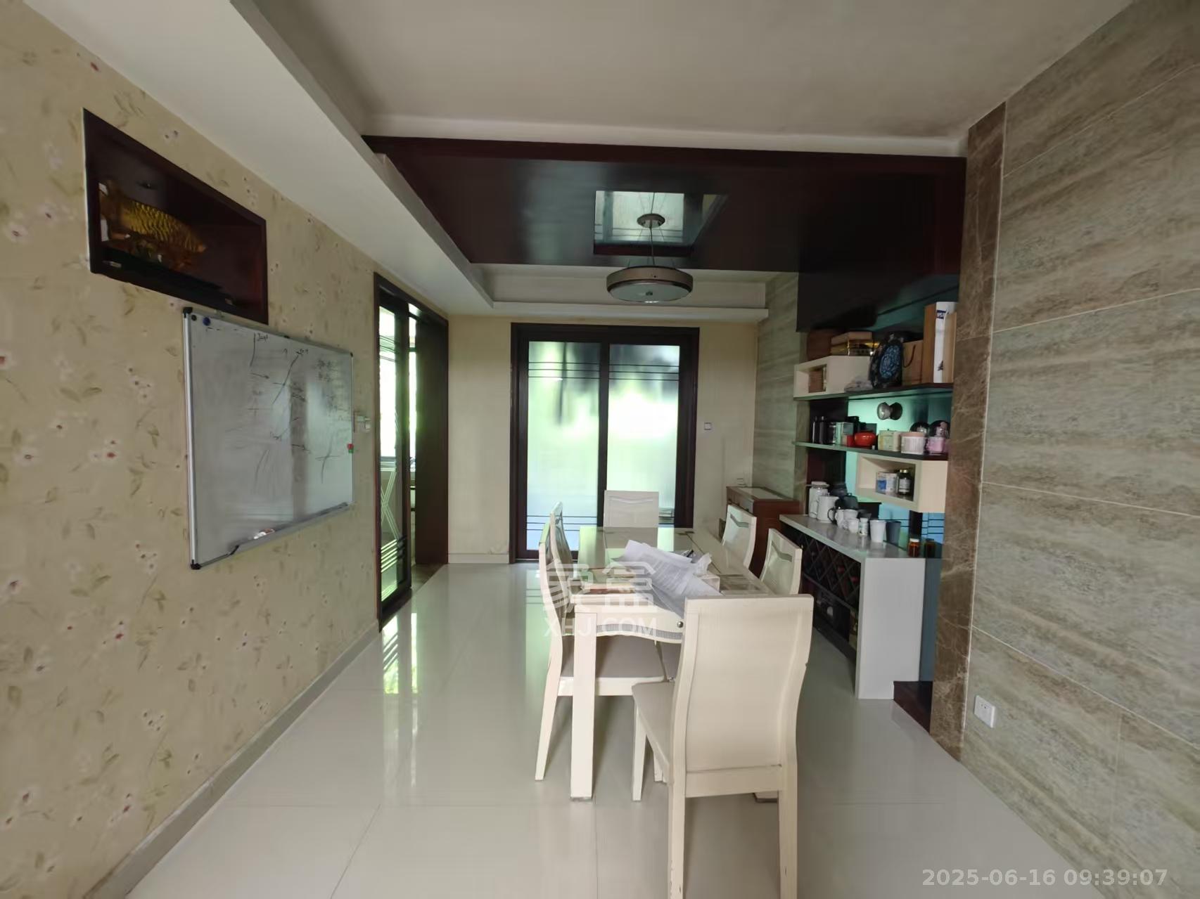 星城世家  4室2厅2卫    3900.0元/月 星城世家  4室2厅2卫    3900.0元/月室内图