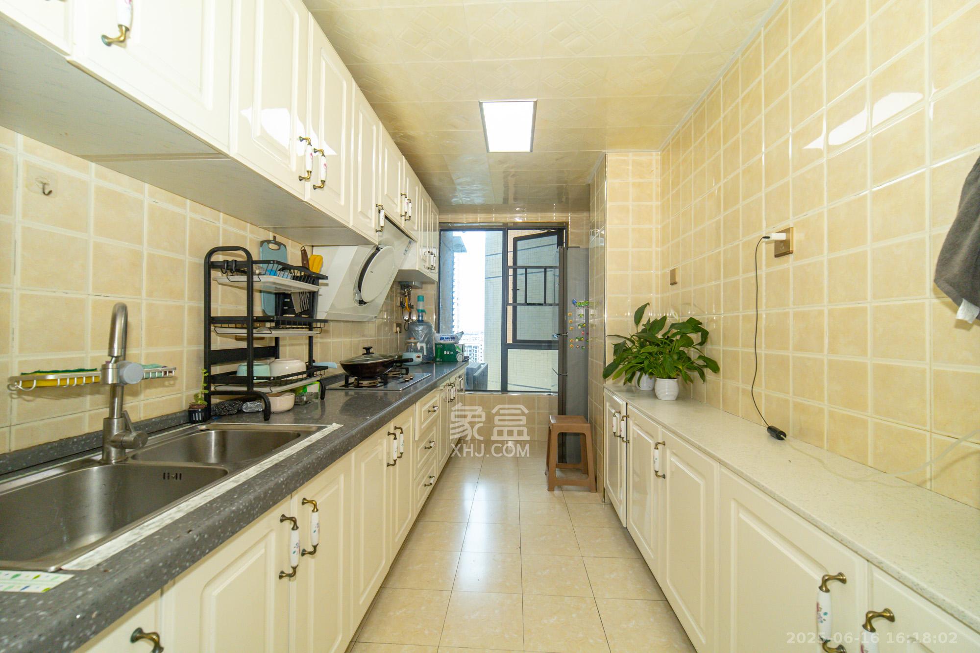 方略城市广场  4室2厅2卫    99.8万 方略城市广场  4室2厅2卫    99.8万厨房