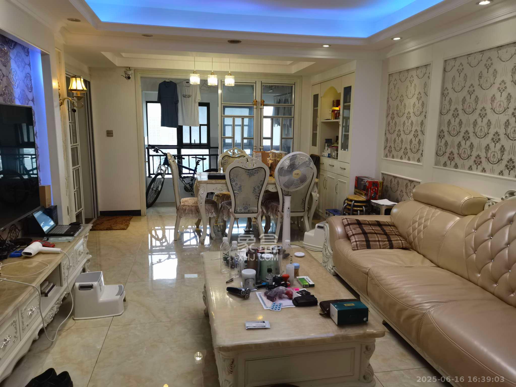 大财门公寓 3室2厅2卫 3600.0元/月 大财门公寓 3室2厅2卫 3600.0元/月室内图