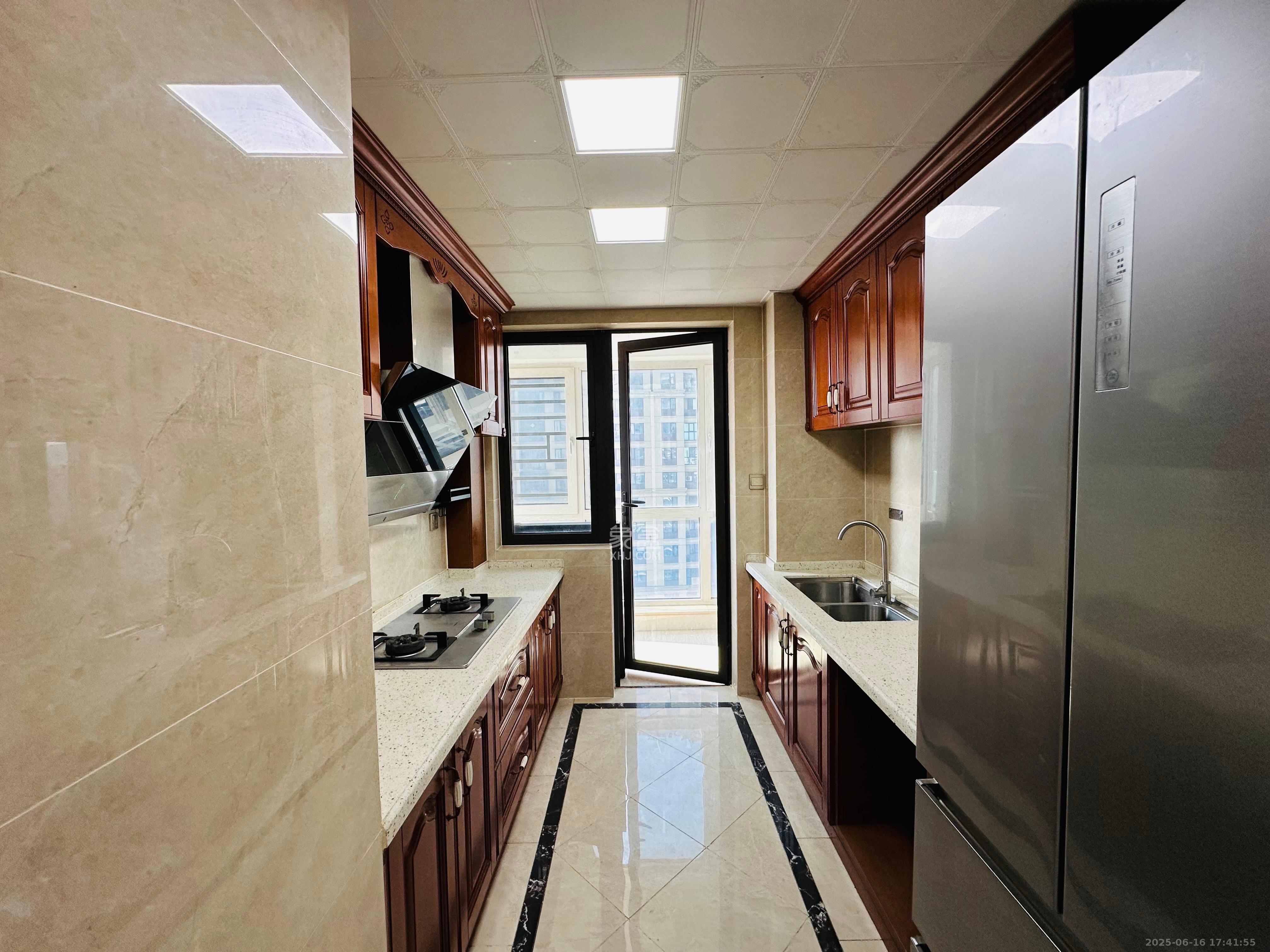 保利西海岸B区  5室2厅2卫    4500.0元/月 保利西海岸B区  5室2厅2卫    4500.0元/月室内图