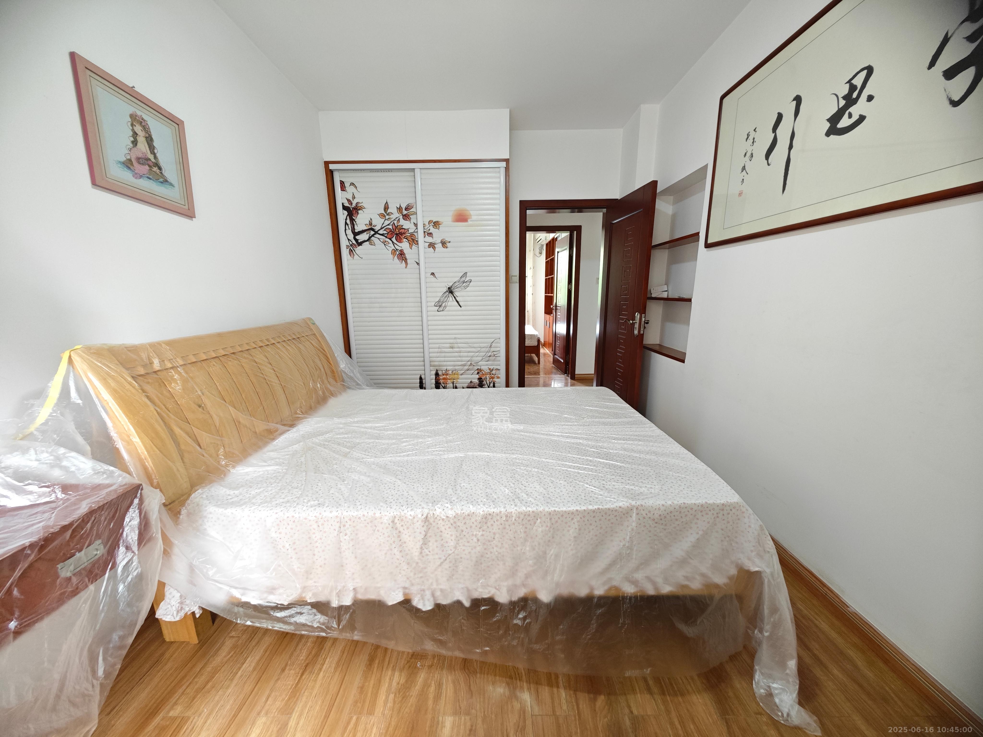 华盛世纪新城  4室2厅2卫    2900.0元/月室内图