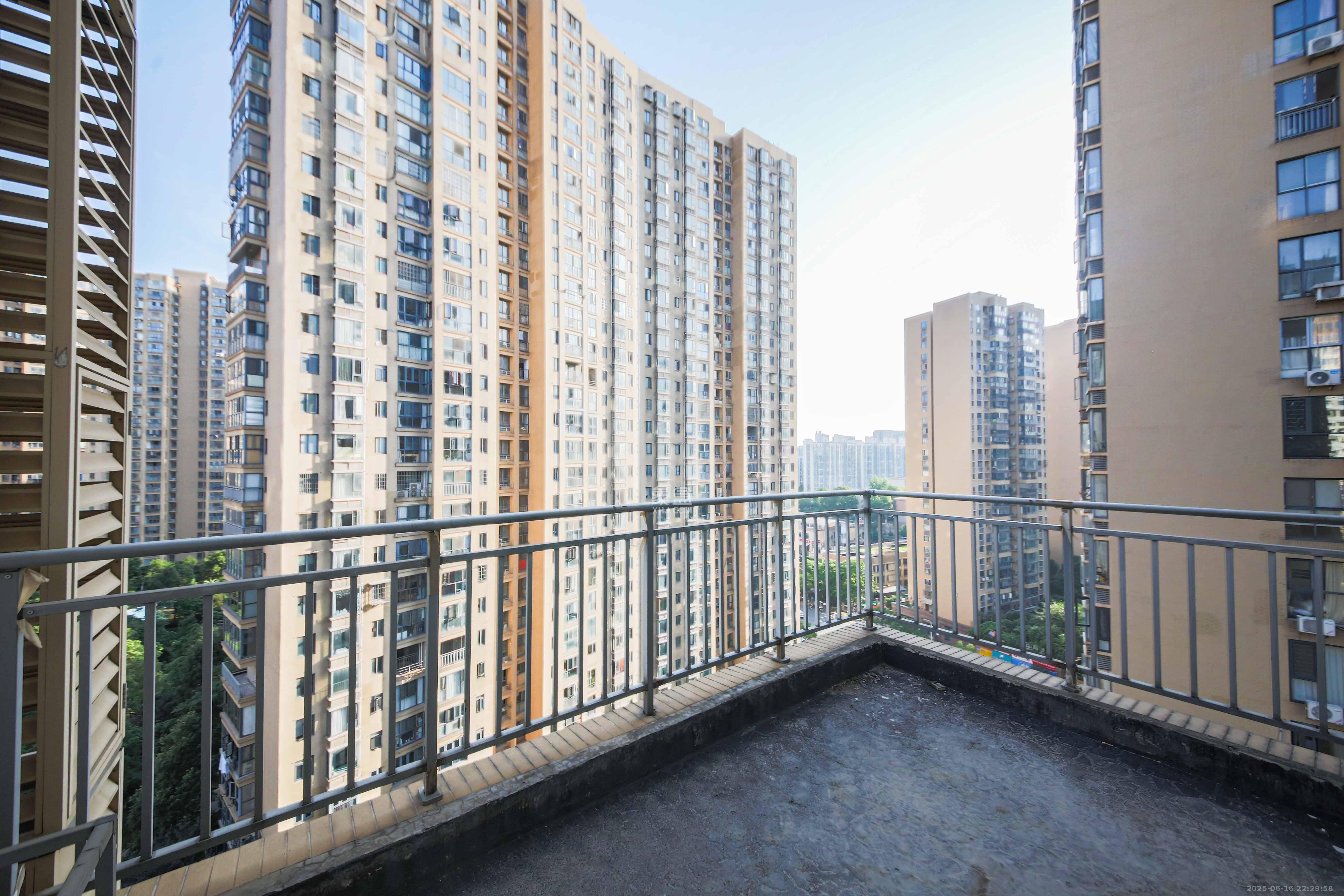 鑫远御文台一期  4室2厅2卫   234.00万阳台