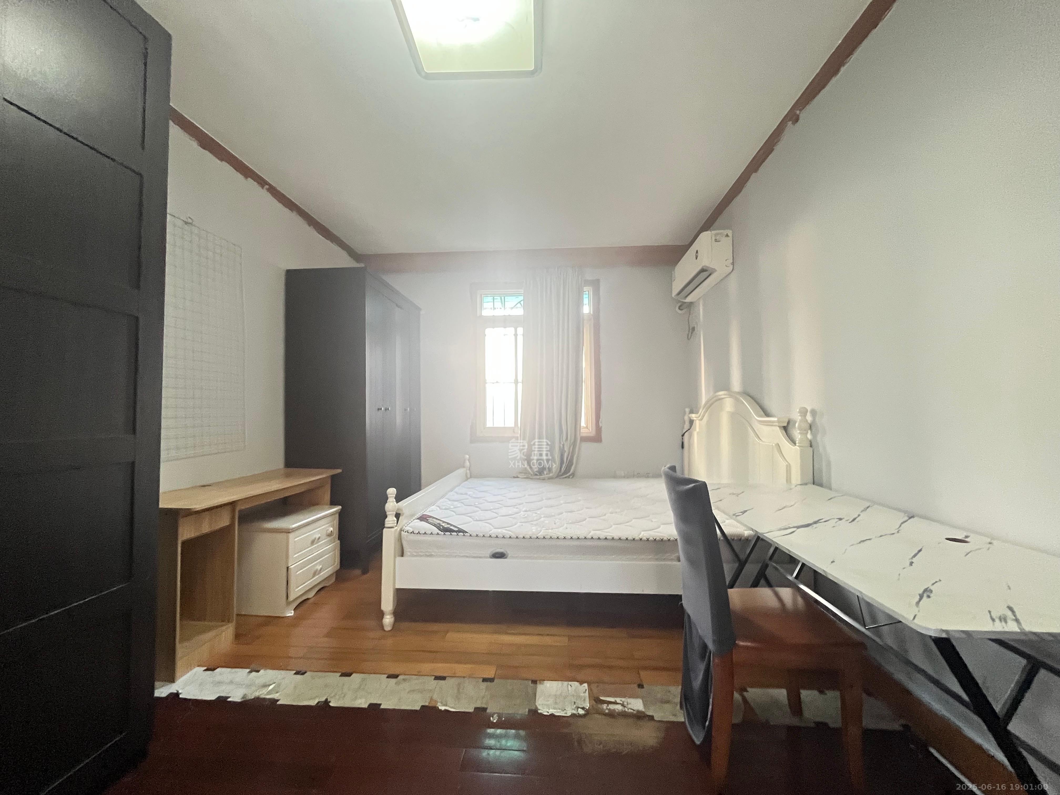 省政府机关梓园住宅区 3室2厅1卫 2700.0元/月 省政府机关梓园住宅区 3室2厅1卫 2700.0元/月室内图