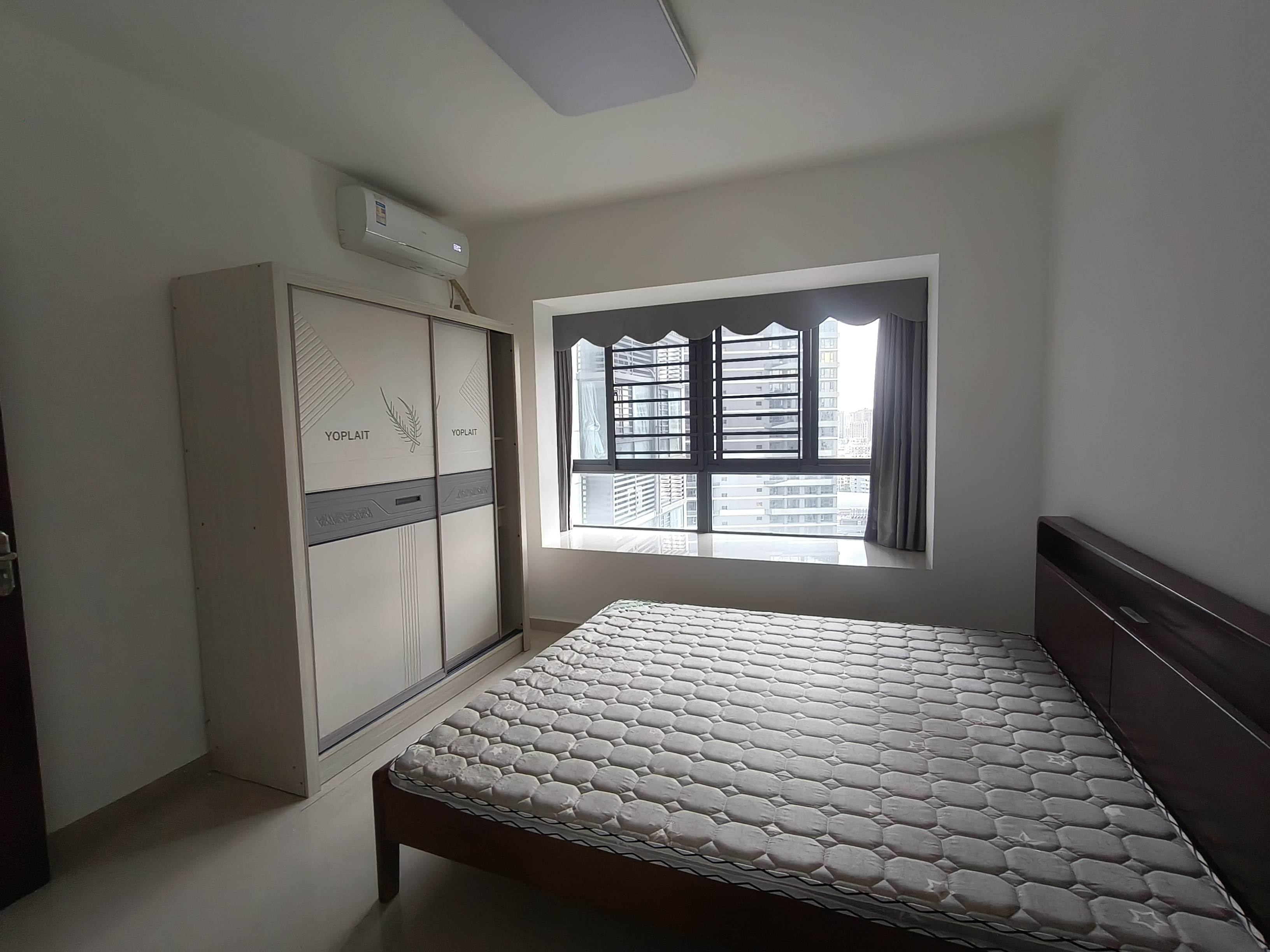 坡巷雅苑  4室2厅2卫   3300.00元/月室内图