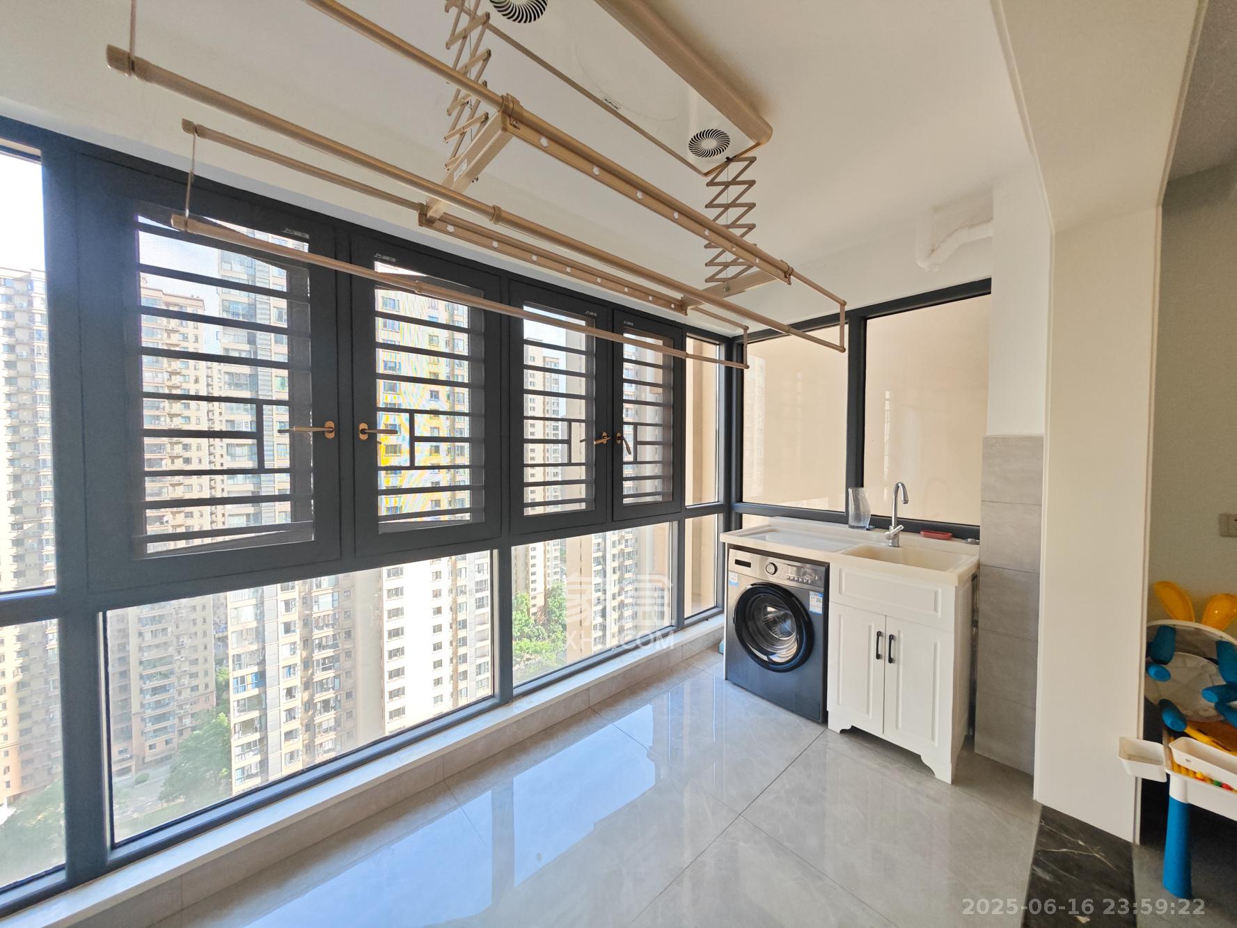 中建嘉和城  4室2厅2卫   138.00万其他