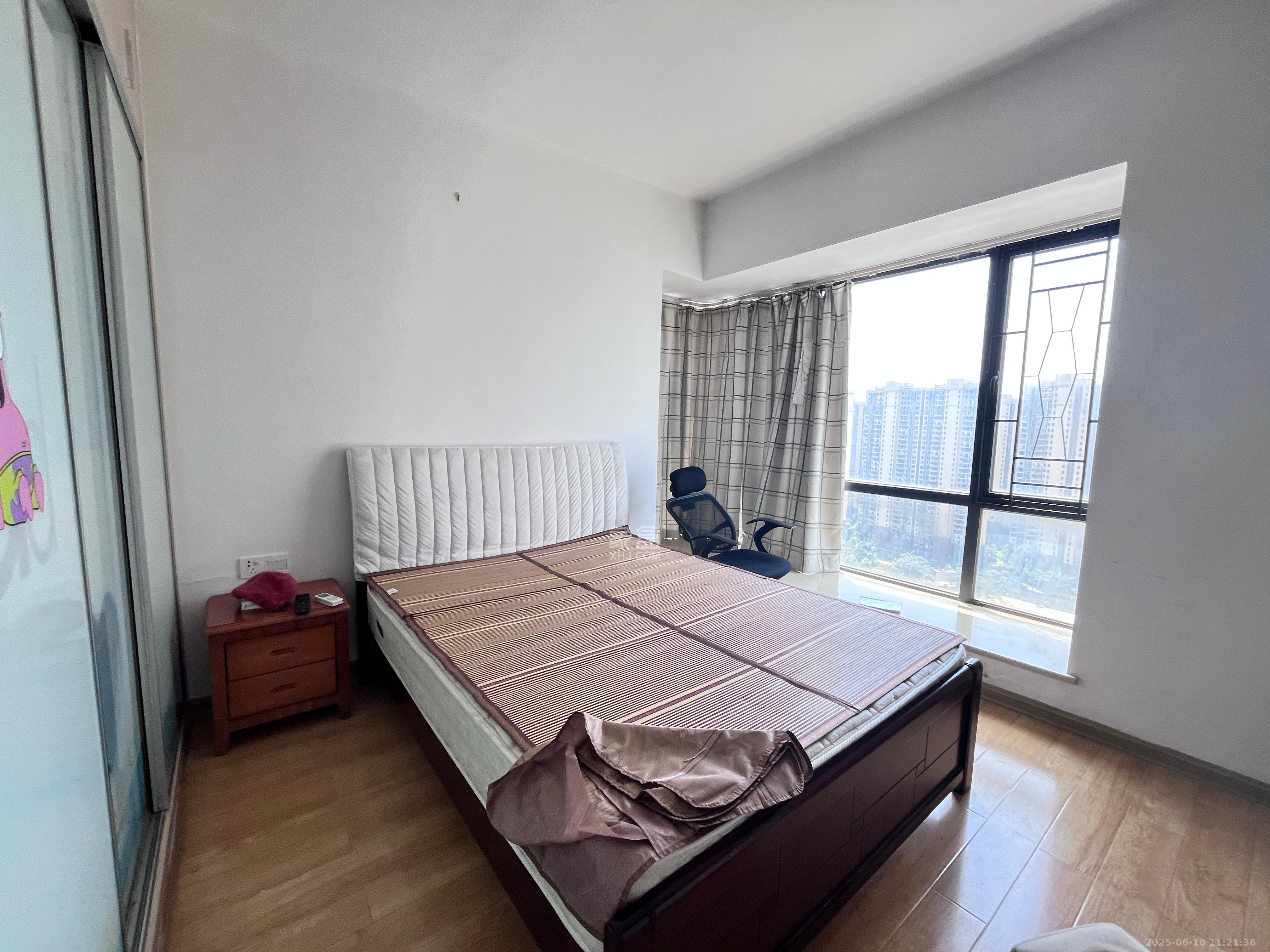 极目楚天  2室2厅1卫    2600.0元/月 极目楚天  2室2厅1卫    2600.0元/月室内图