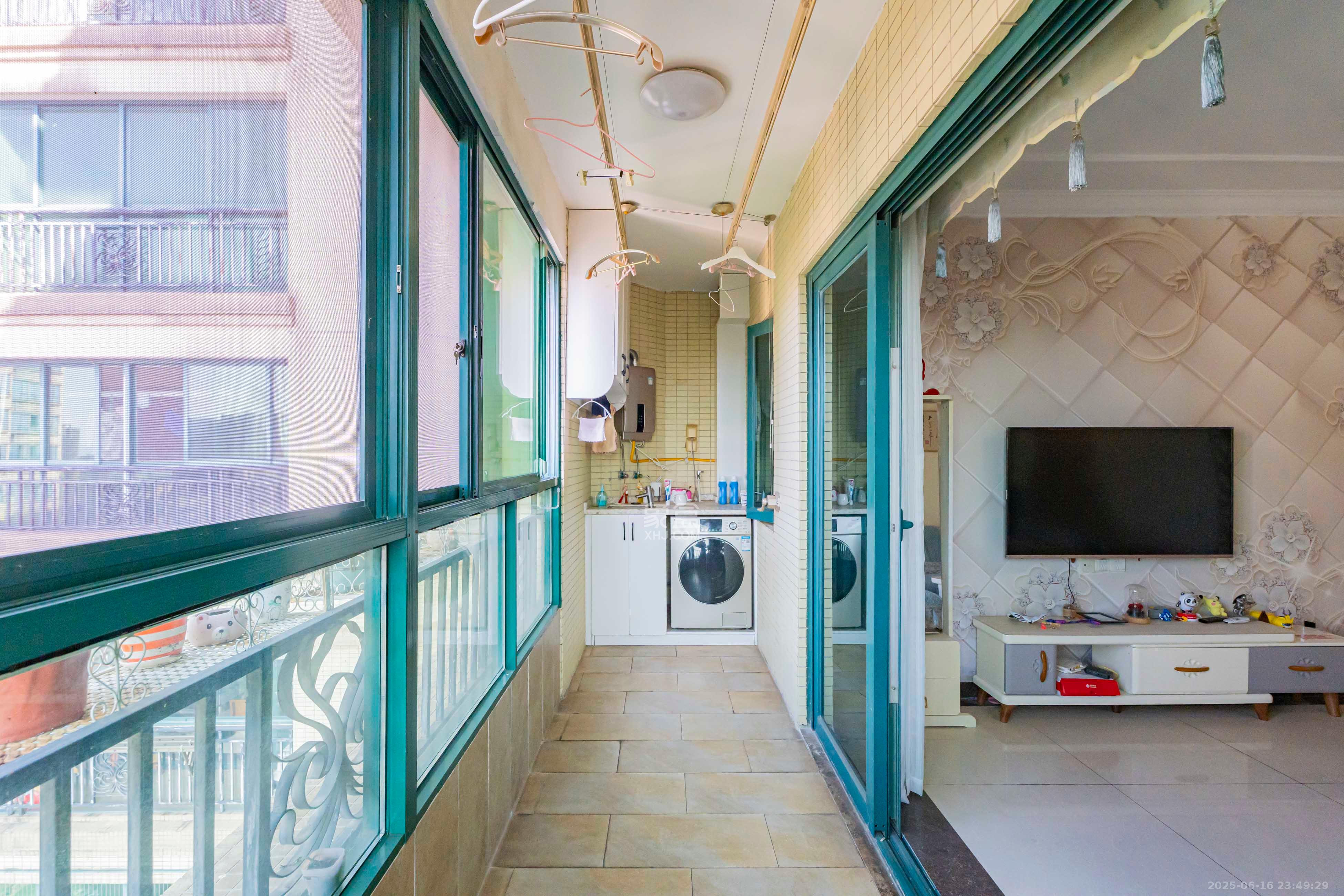 恒大雅苑  3室2厅1卫    98.0万阳台