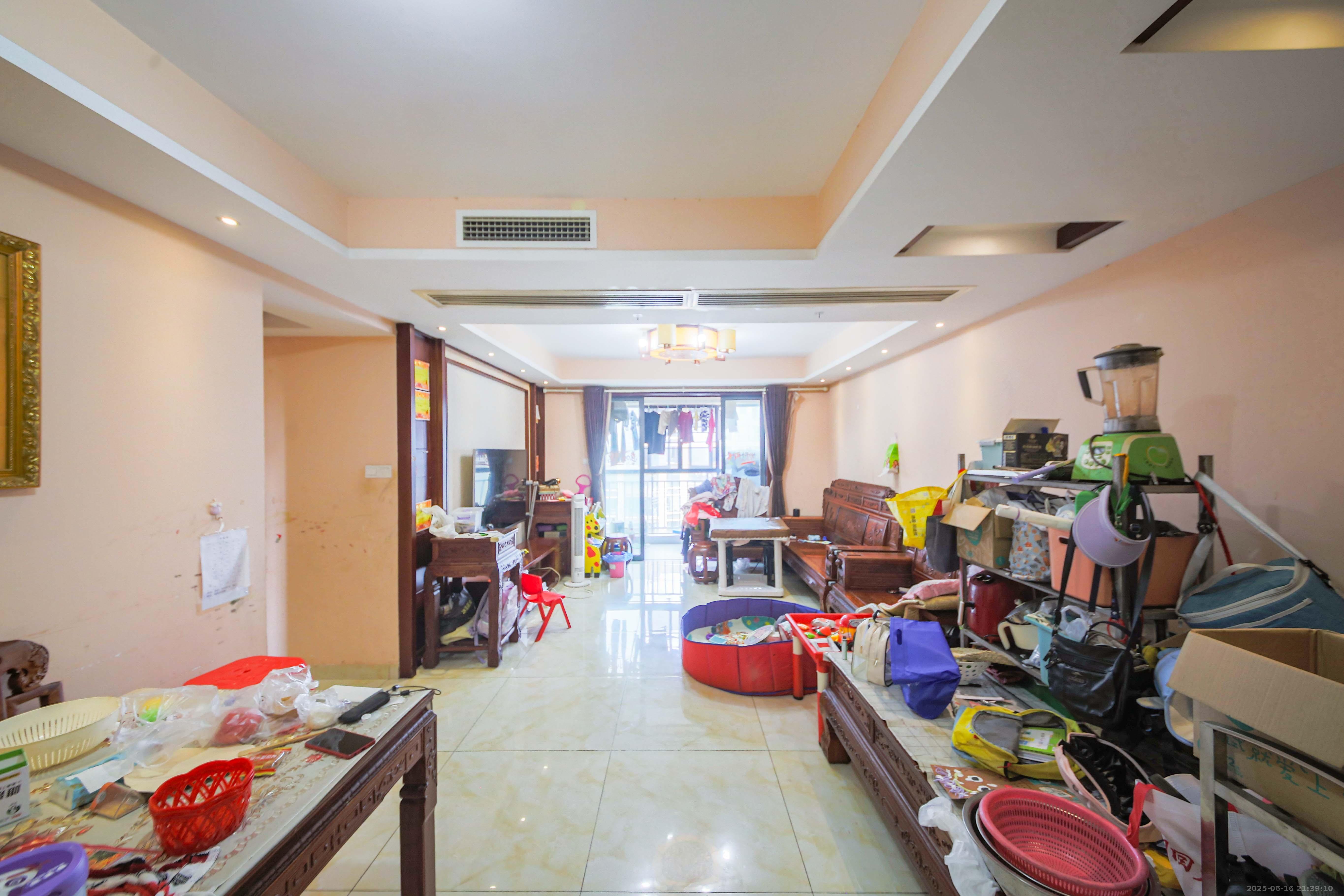 鑫远御文台一期  4室2厅2卫    115.0万 鑫远御文台一期  4室2厅2卫    115.0万客厅