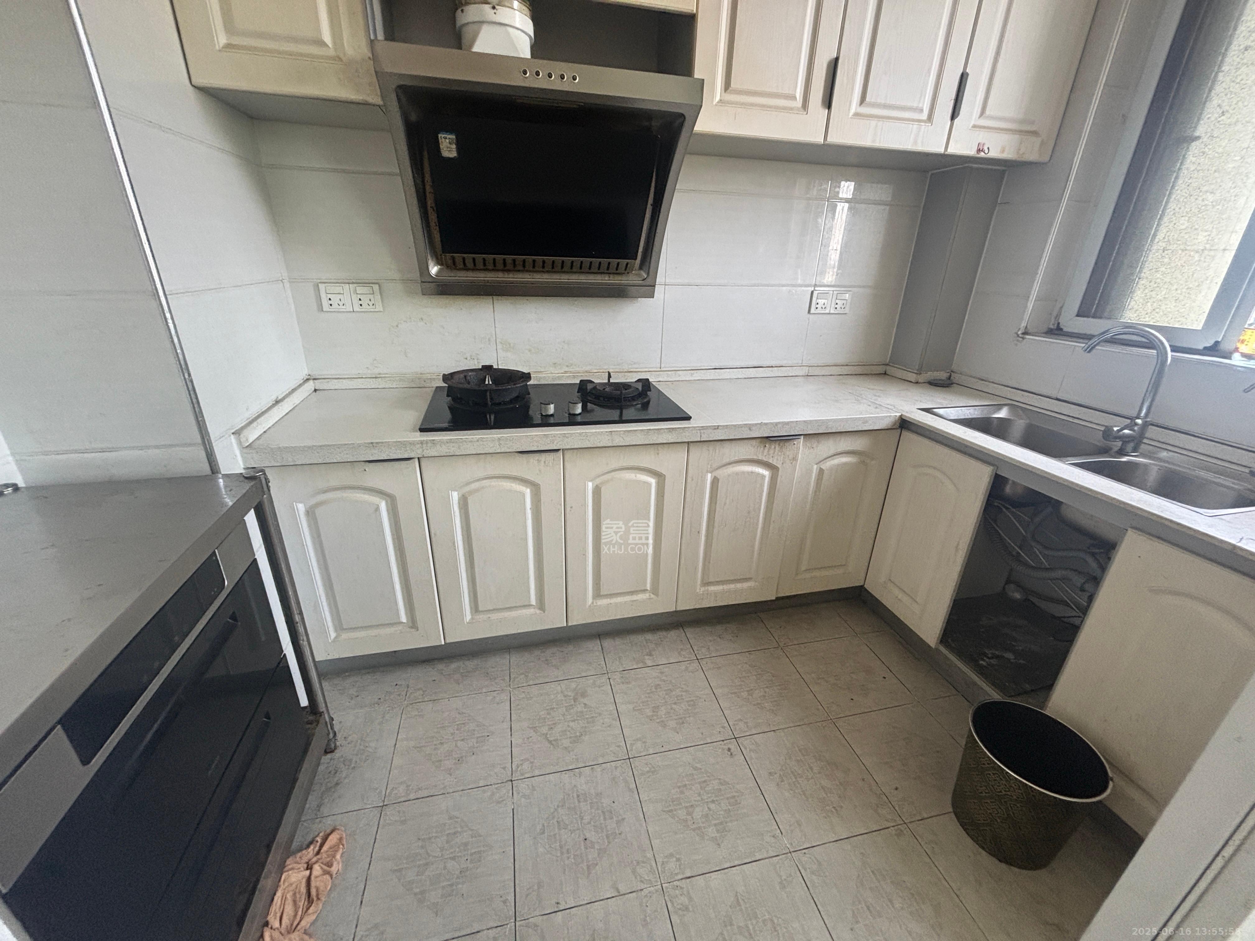 光明城市(星辰青年城) 4室2厅1卫 2500.0元/月 光明城市(星辰青年城) 4室2厅1卫 2500.0元/月室内图