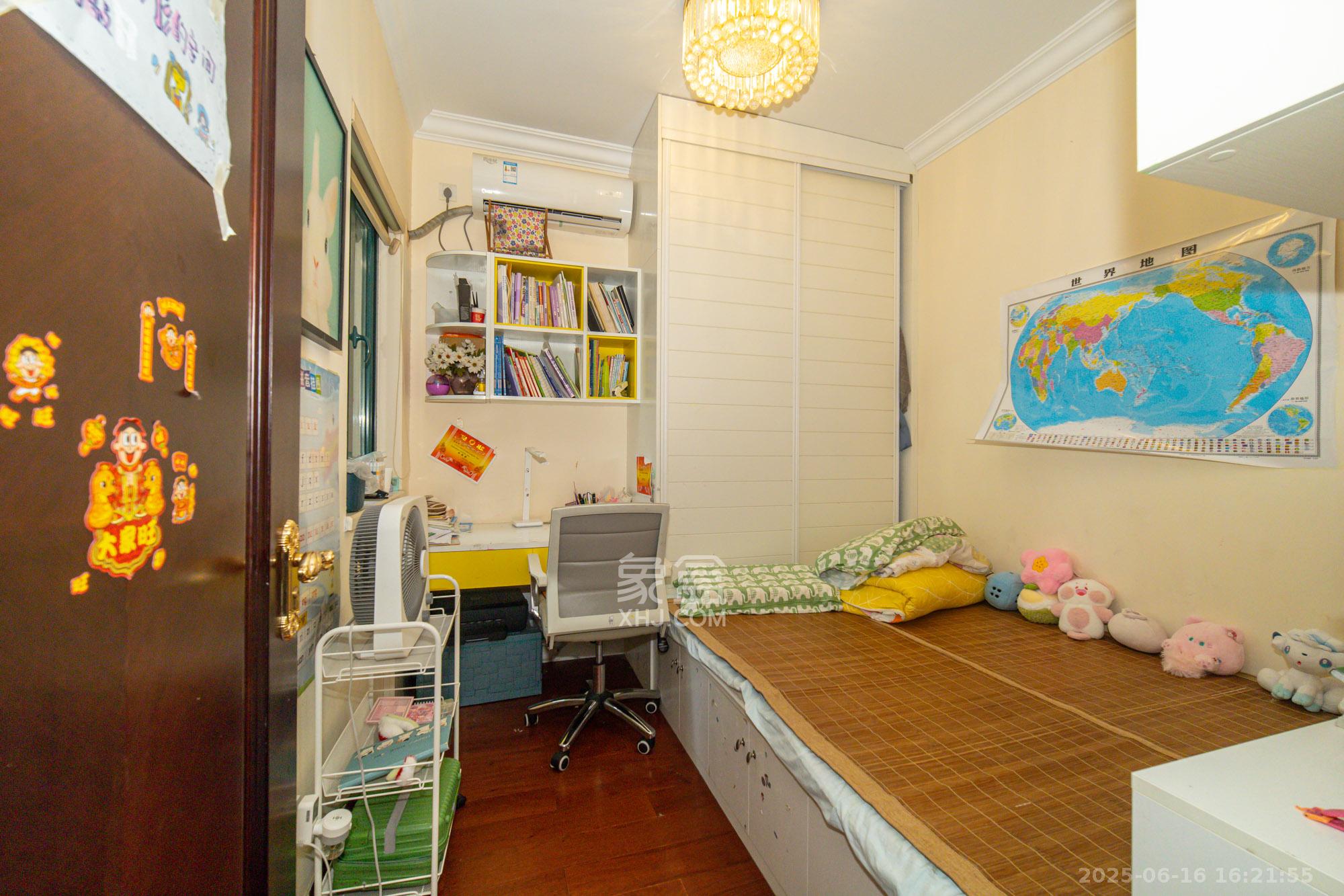 恒大翡翠华庭  3室2厅1卫    85.0万卧室