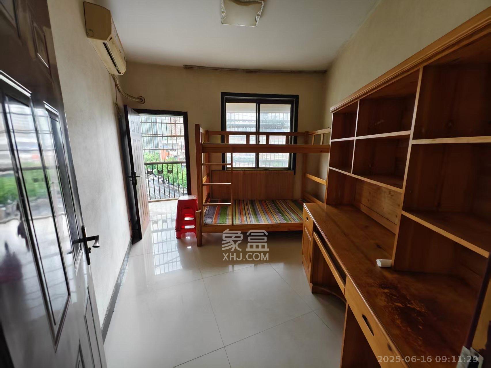 莲湖汽配城 5室2厅2卫 1700.0元/月 莲湖汽配城 5室2厅2卫 1700.0元/月室内图