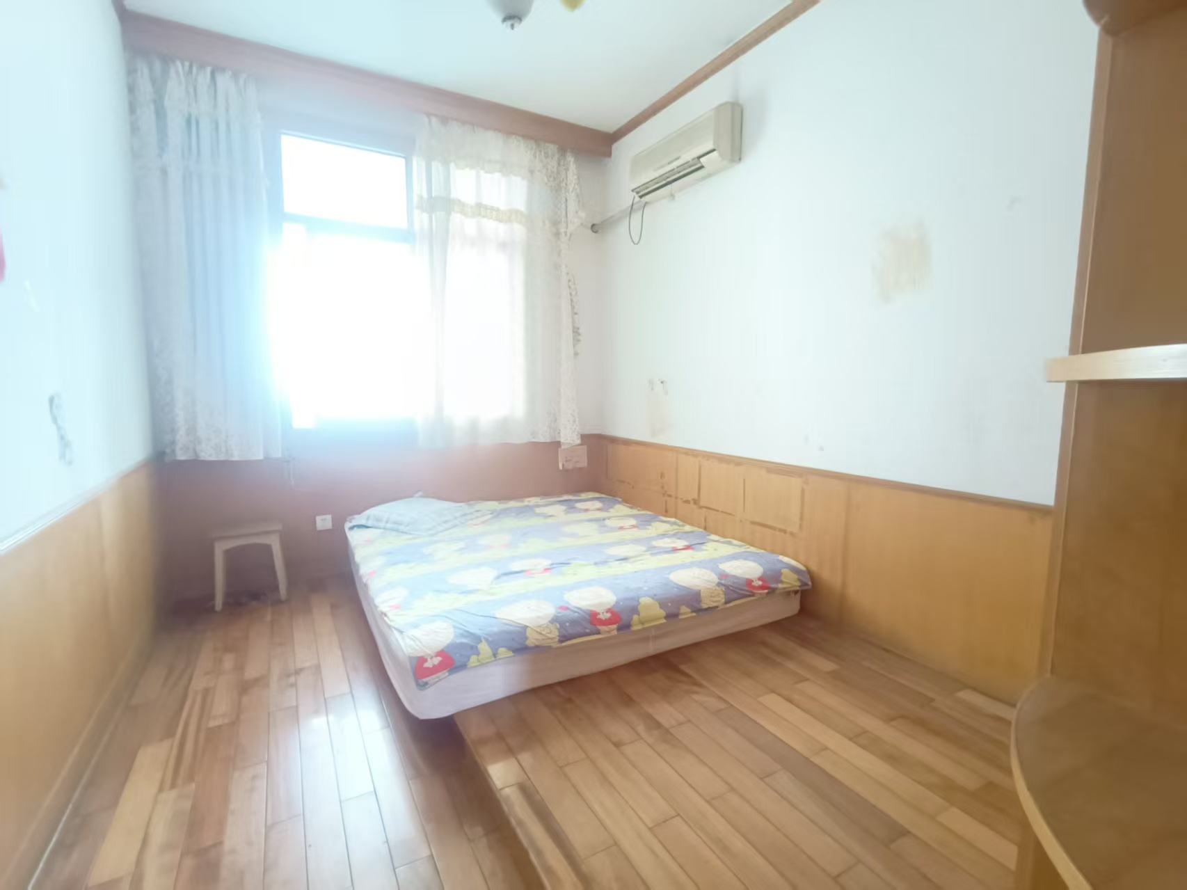 桃花仑办事处康富路社区  4室2厅2卫   1200.00元/月室内图
