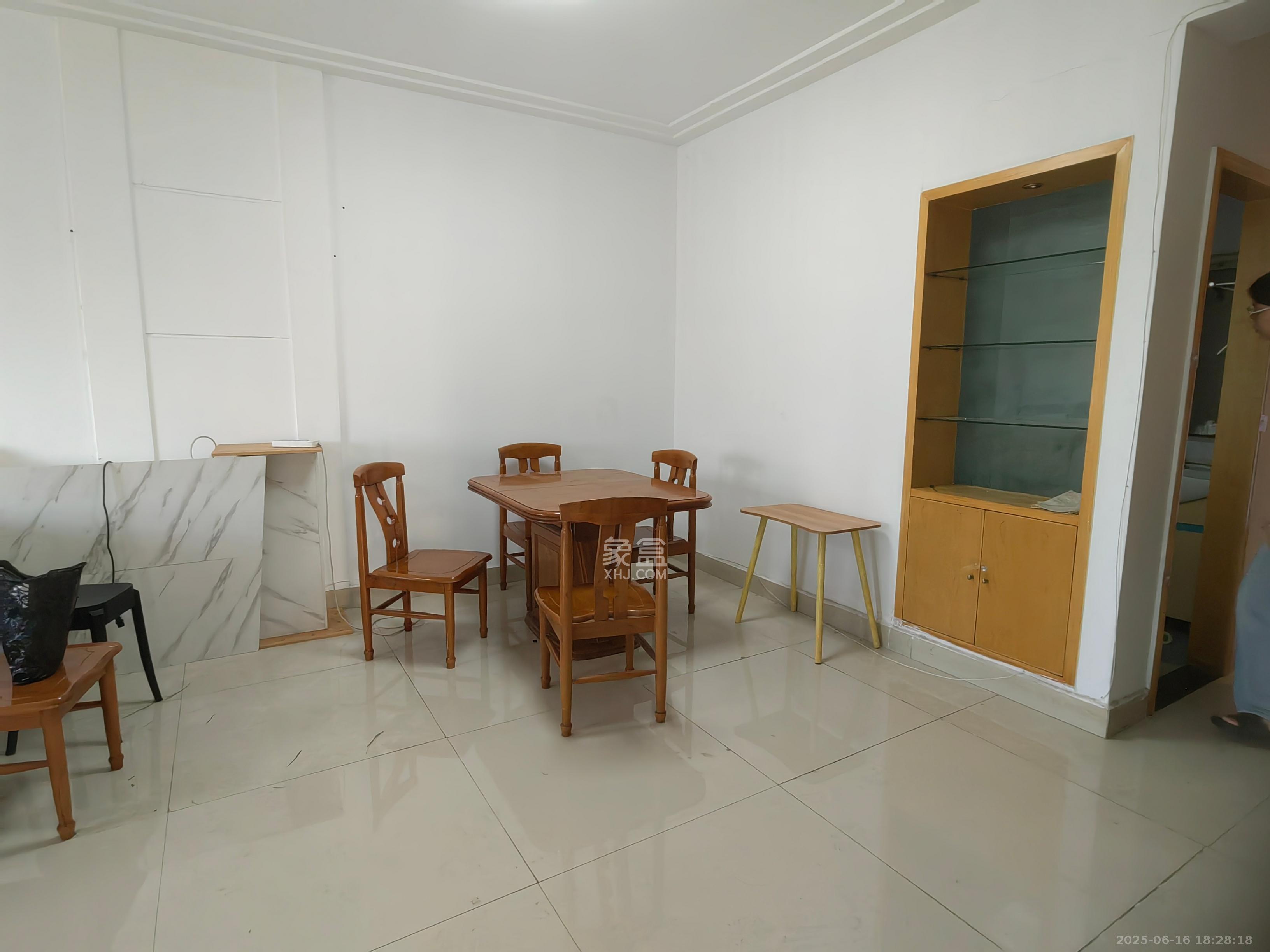 雄踞都市东家  2室2厅2卫    2200.0元/月室内图