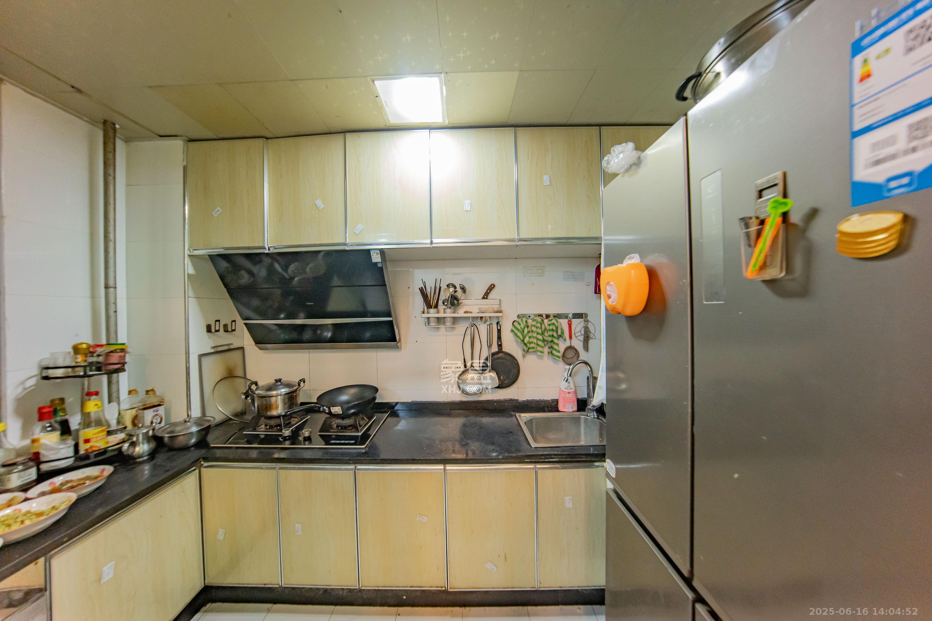 米兰春天  3室2厅1卫    52.0万厨房