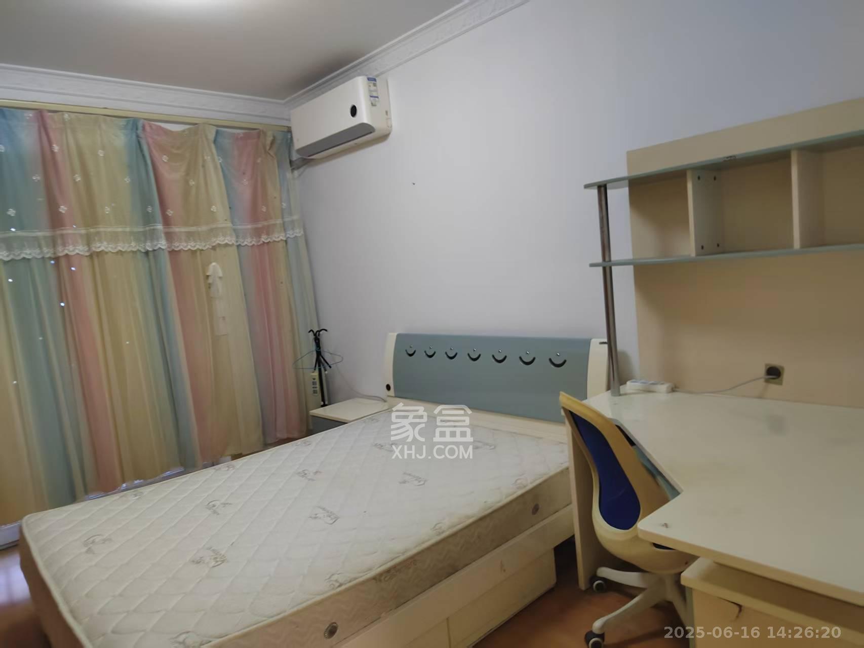 公交金盆小区  3室2厅2卫    2000.0元/月室内图