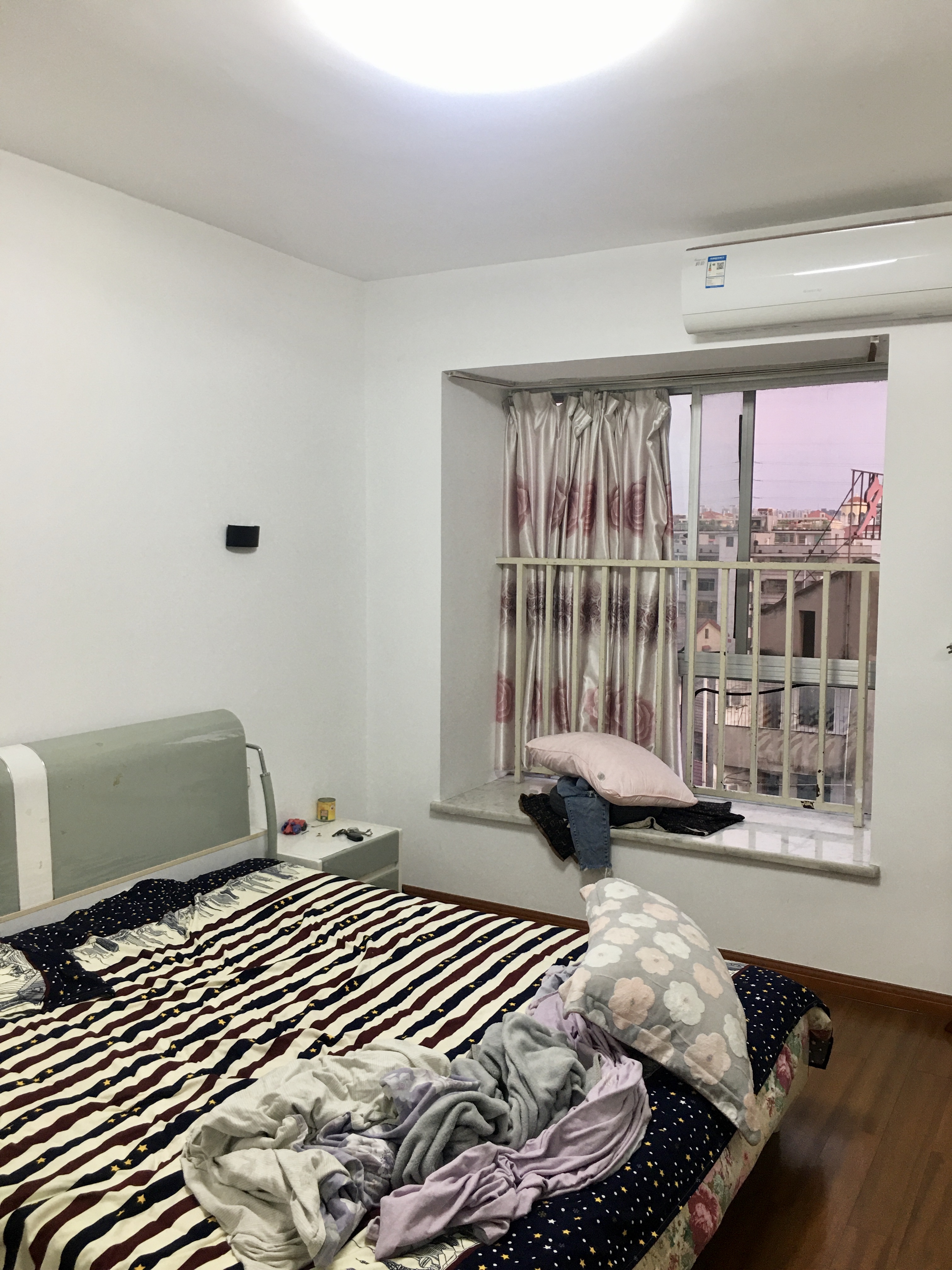 银色现代城 3室2厅1卫 1800.0元/月 银色现代城 3室2厅1卫 1800.0元/月室内图