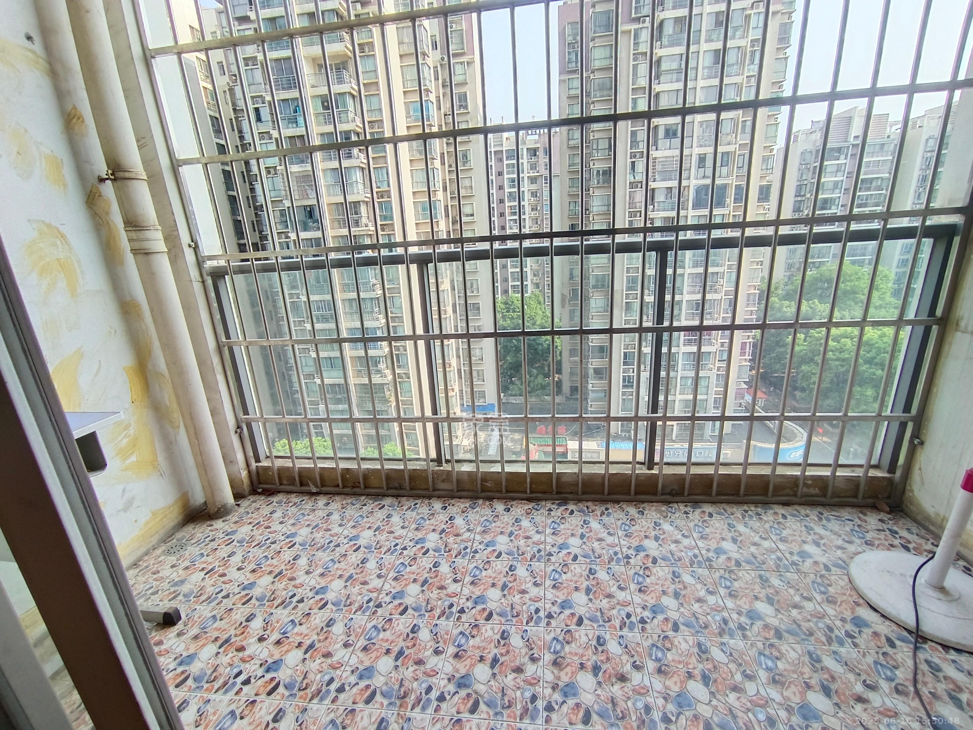 银港水晶城  3室2厅1卫   2800.00元/月室内图