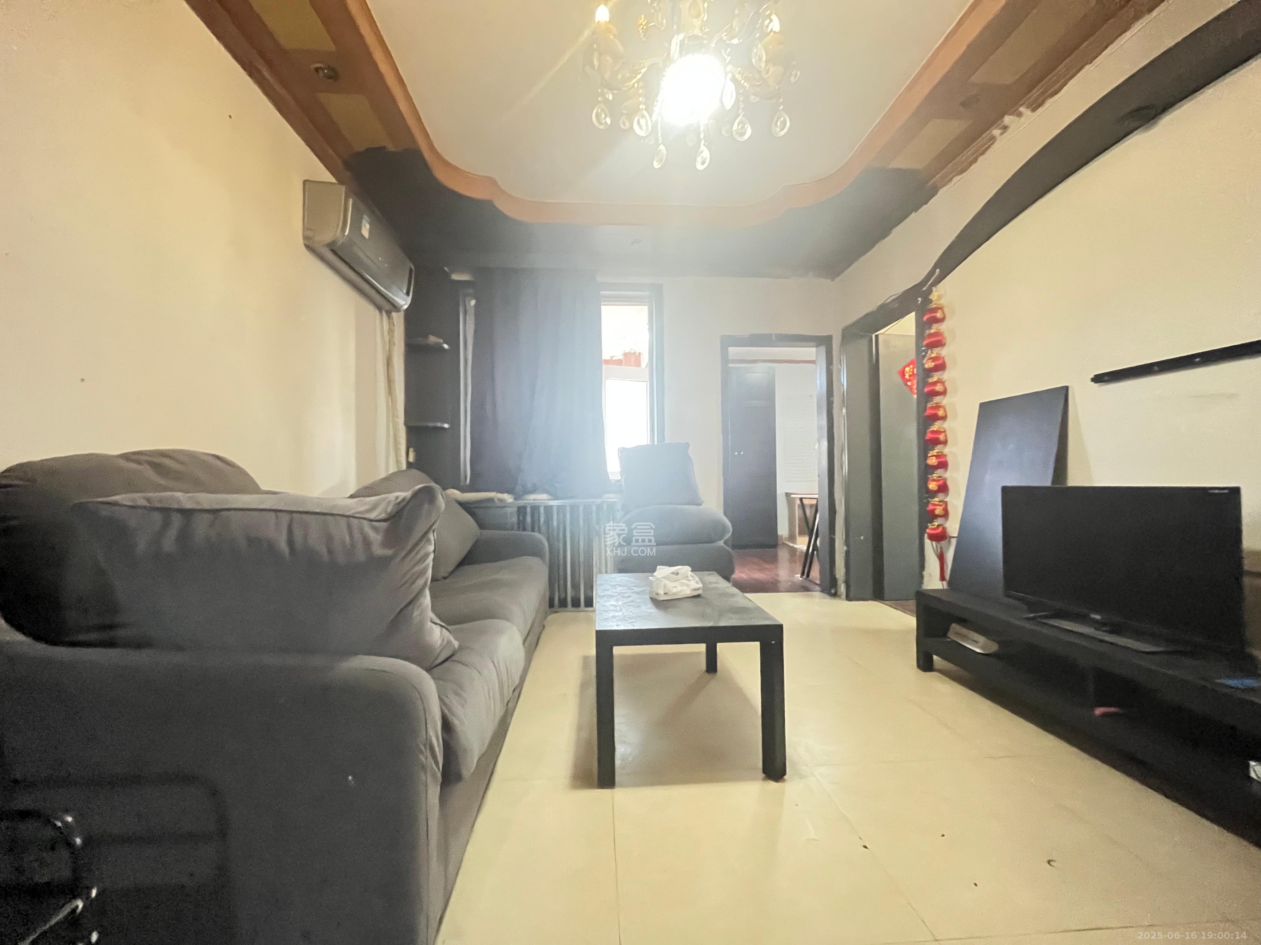 省政府机关梓园住宅区 3室2厅1卫 2700.0元/月 省政府机关梓园住宅区 3室2厅1卫 2700.0元/月室内图