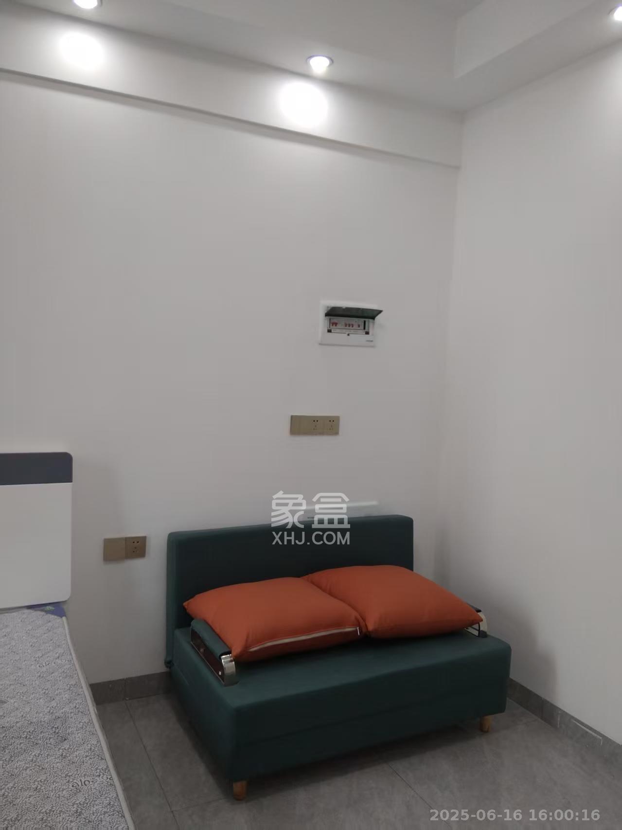 万润时光里  1室1厅1卫   1600.00元/月室内图