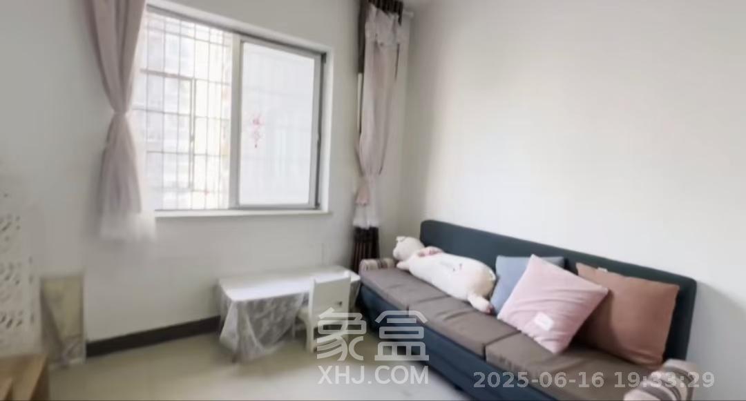 上河国际B座  1室2厅1卫   1800.00元/月