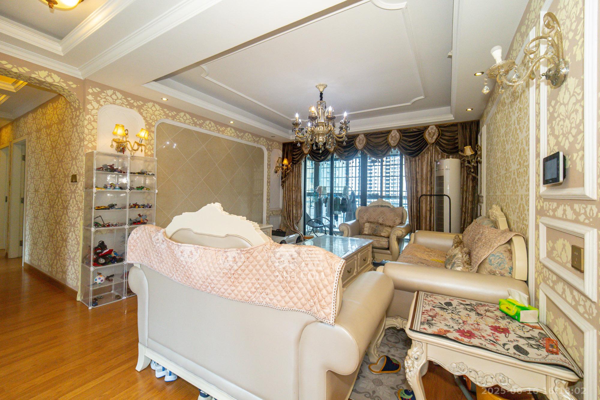 方略城市广场  4室2厅2卫    99.8万 方略城市广场  4室2厅2卫    99.8万客厅