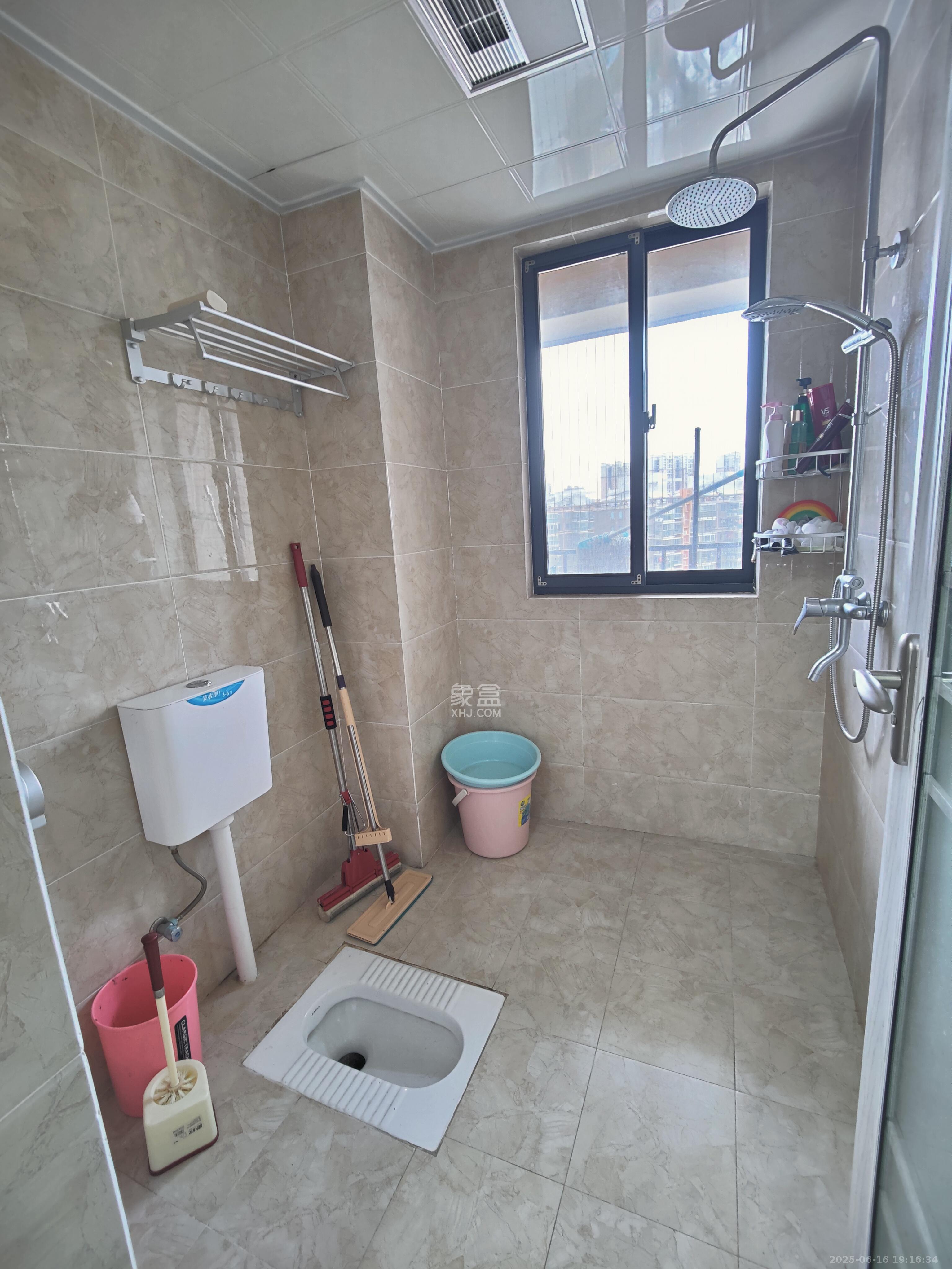 山水湾 3室2厅1卫 2200.0元/月 山水湾 3室2厅1卫 2200.0元/月室内图