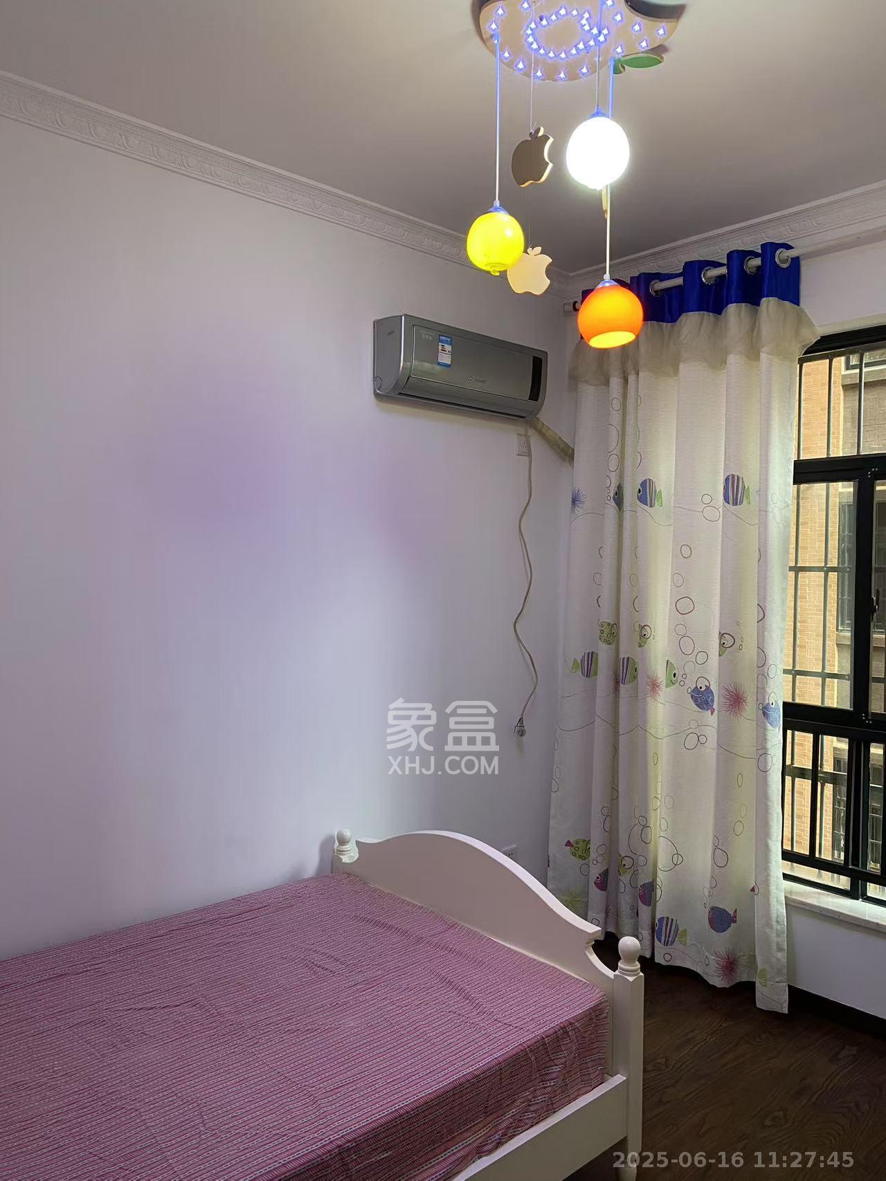 华雅花园 2室2厅1卫 39.8万 华雅花园 2室2厅1卫 39.8万客厅